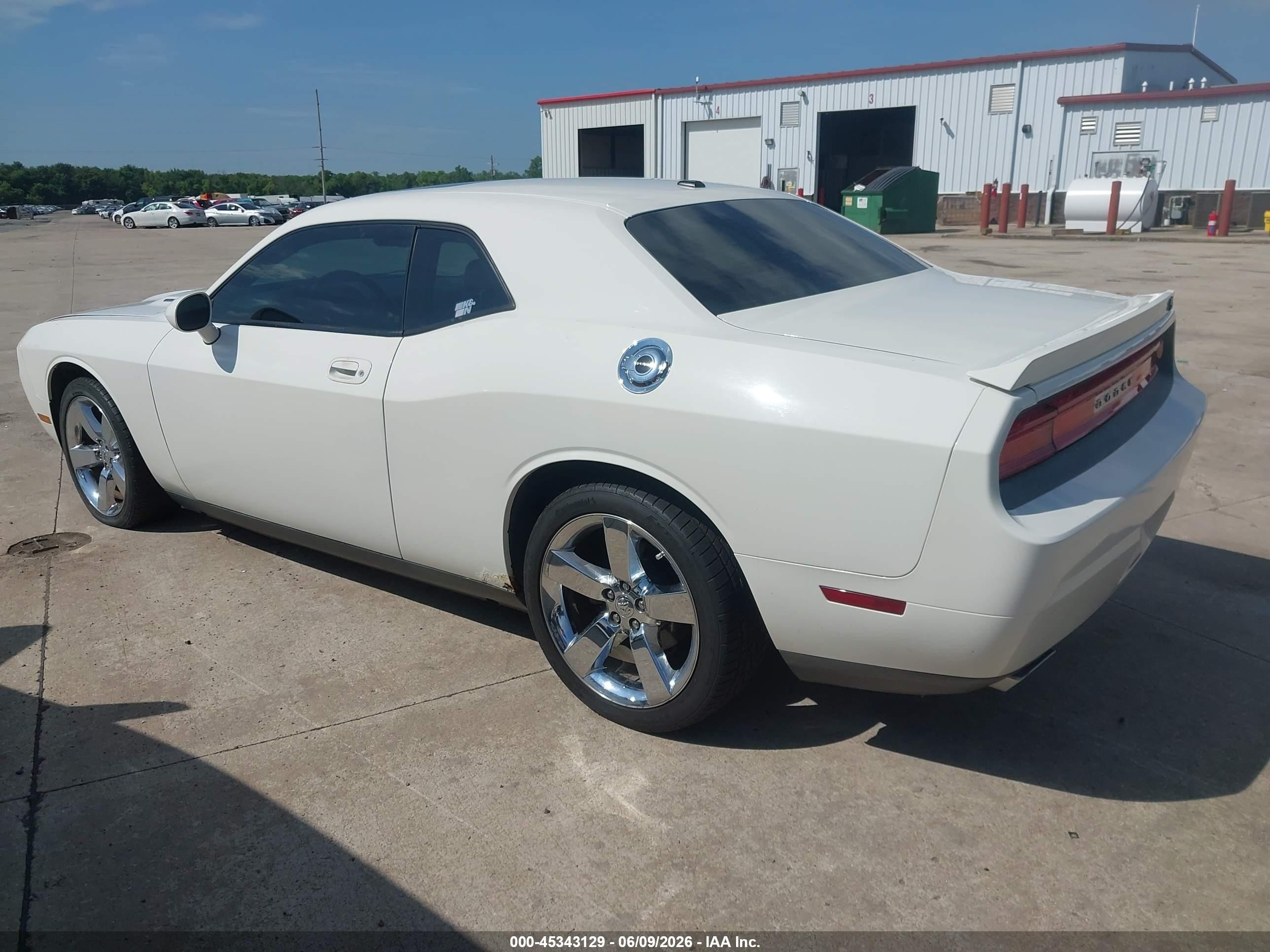 2009 Dodge Challenger R/t White vin: 2B3LJ54T79H579946