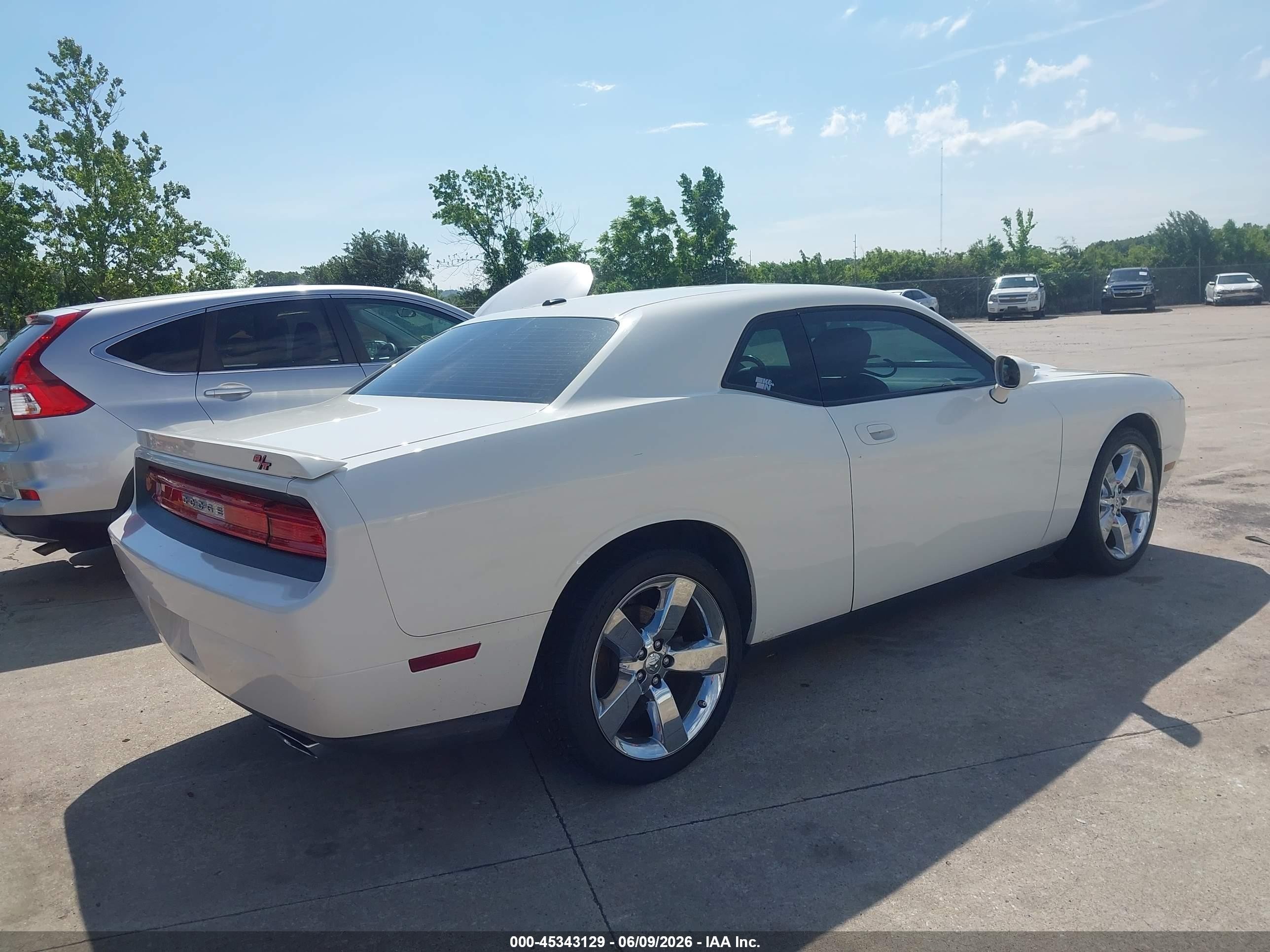 2009 Dodge Challenger R/t White vin: 2B3LJ54T79H579946