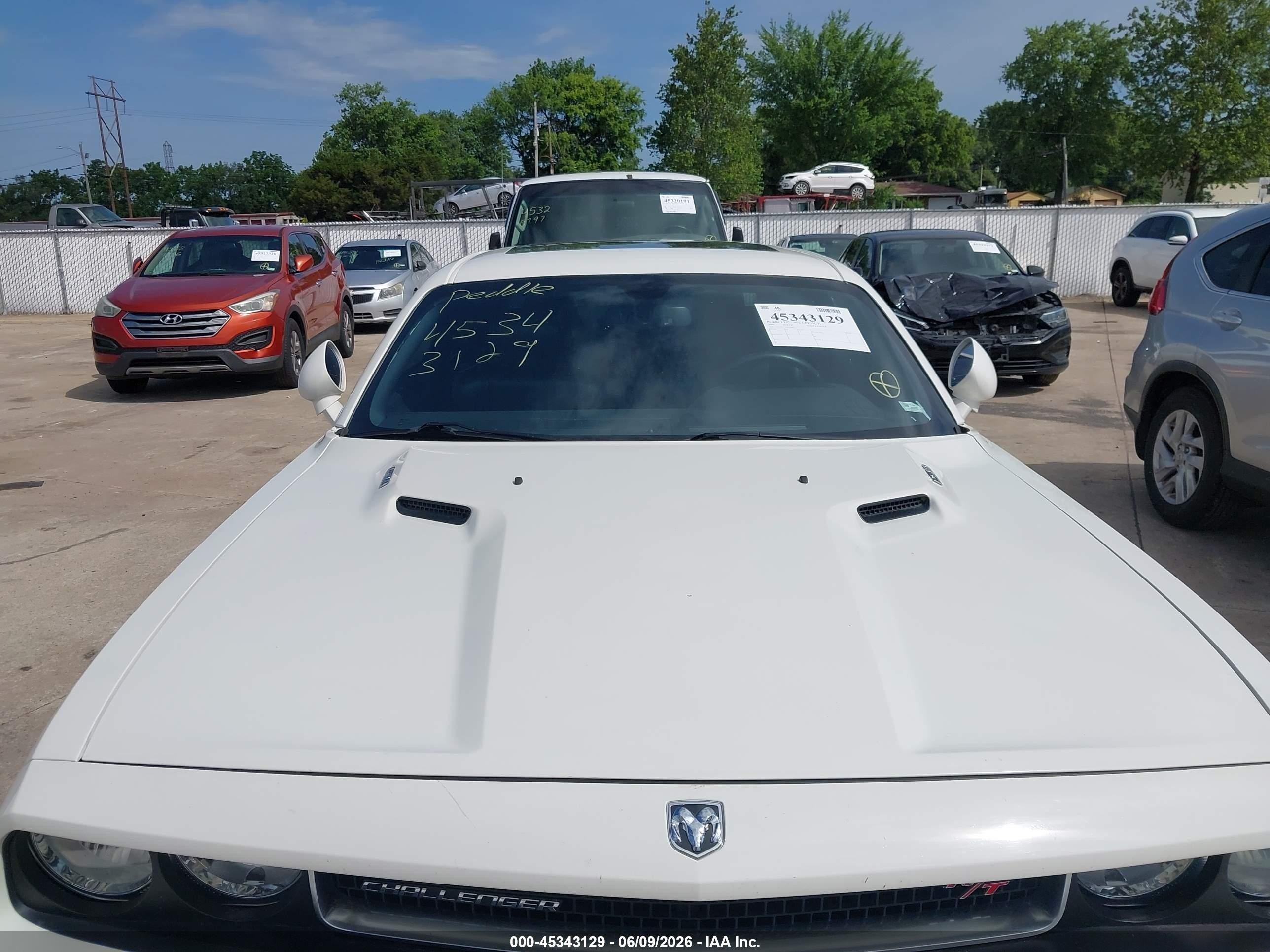 2009 Dodge Challenger R/t White vin: 2B3LJ54T79H579946