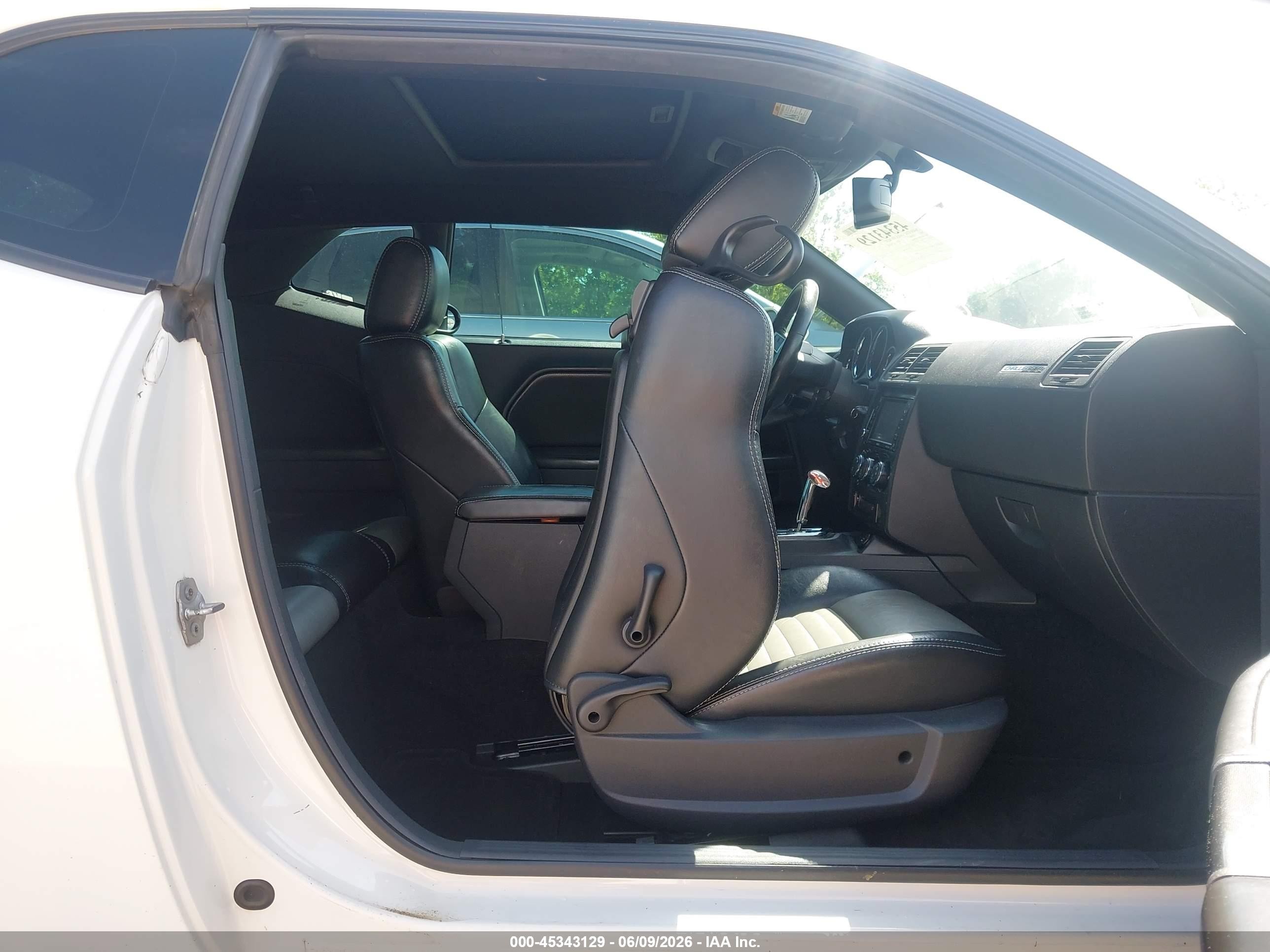 2009 Dodge Challenger R/t White vin: 2B3LJ54T79H579946