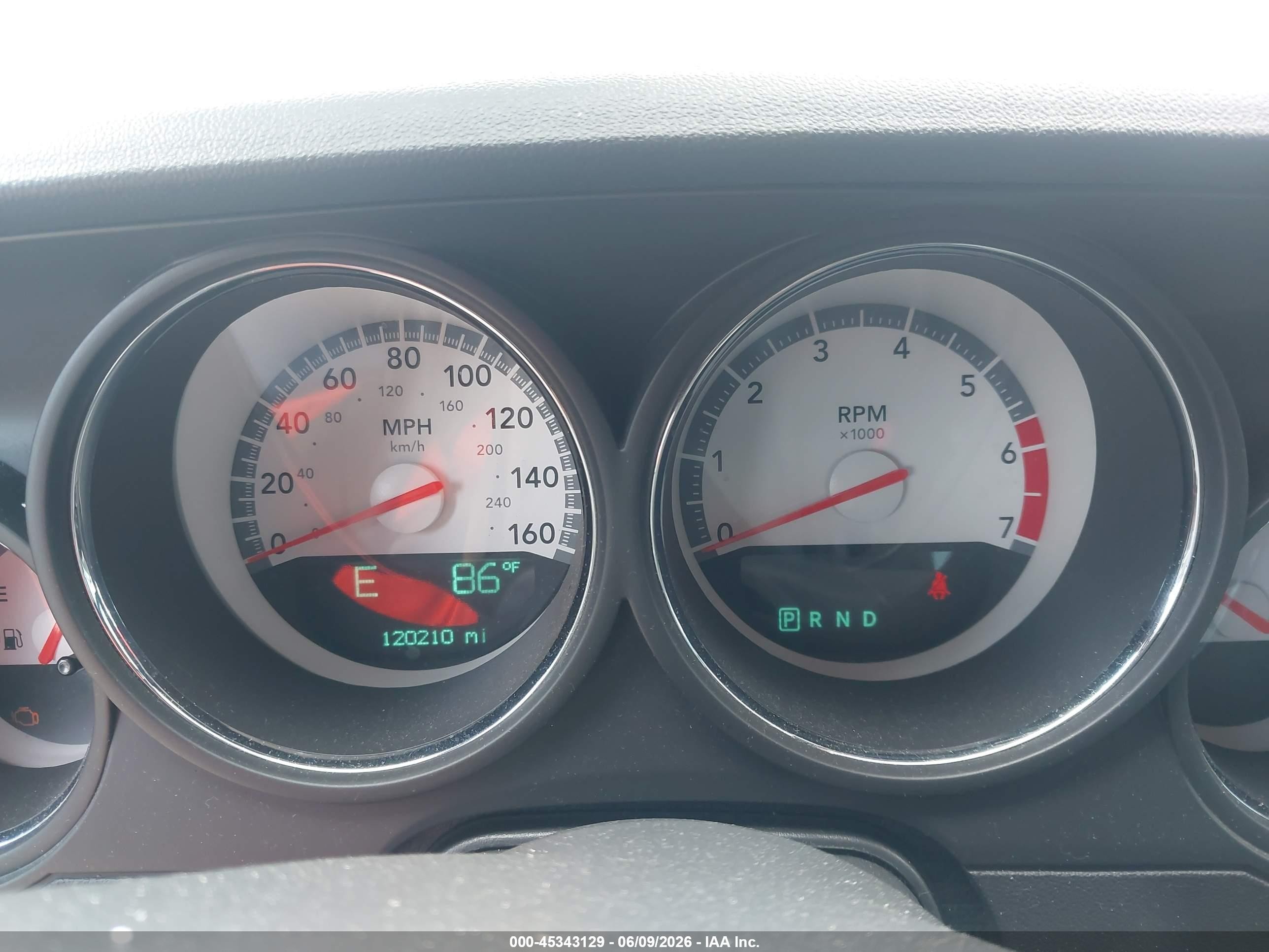 2009 Dodge Challenger R/t White vin: 2B3LJ54T79H579946