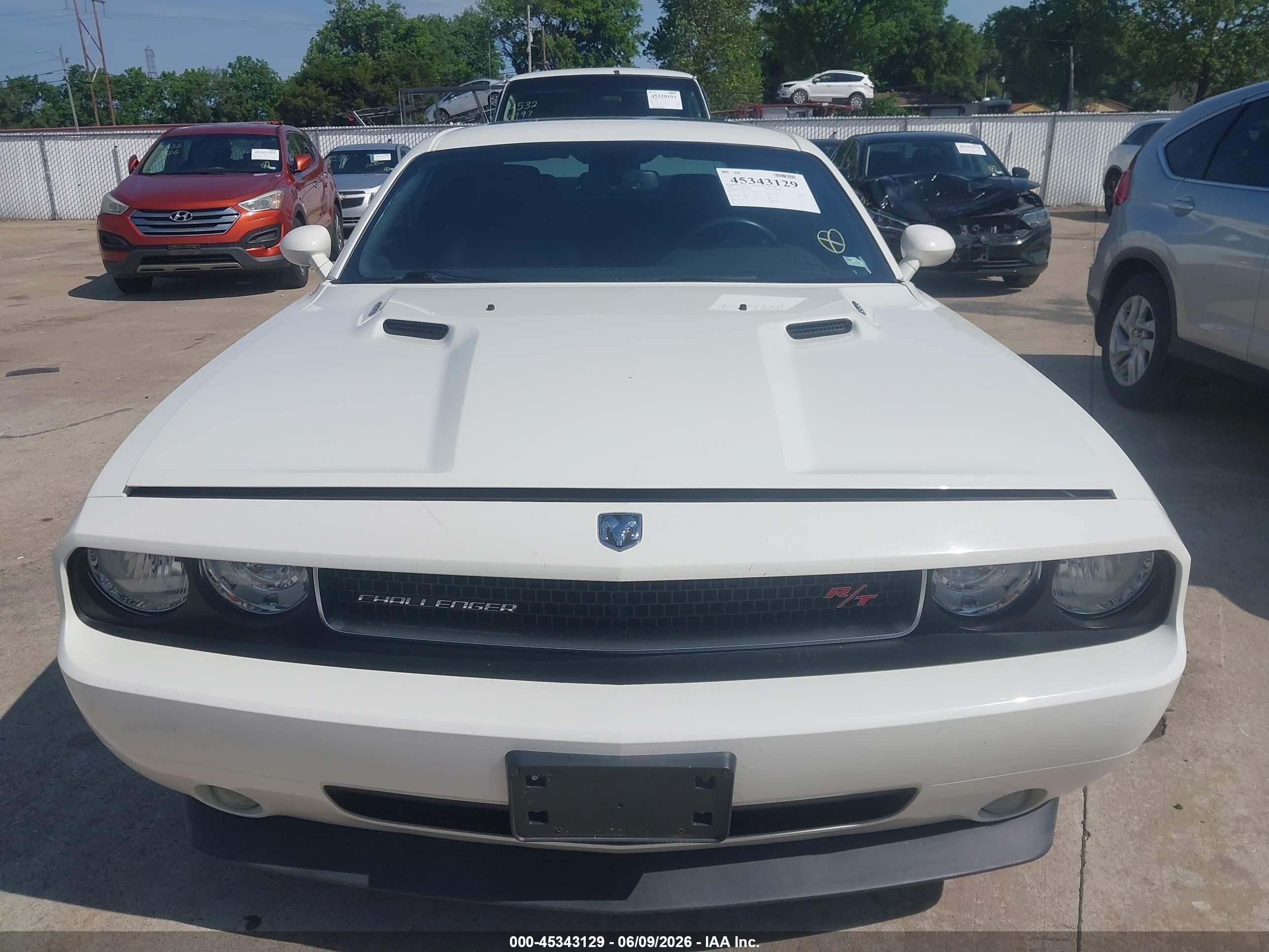 2009 Dodge Challenger R/t White vin: 2B3LJ54T79H579946