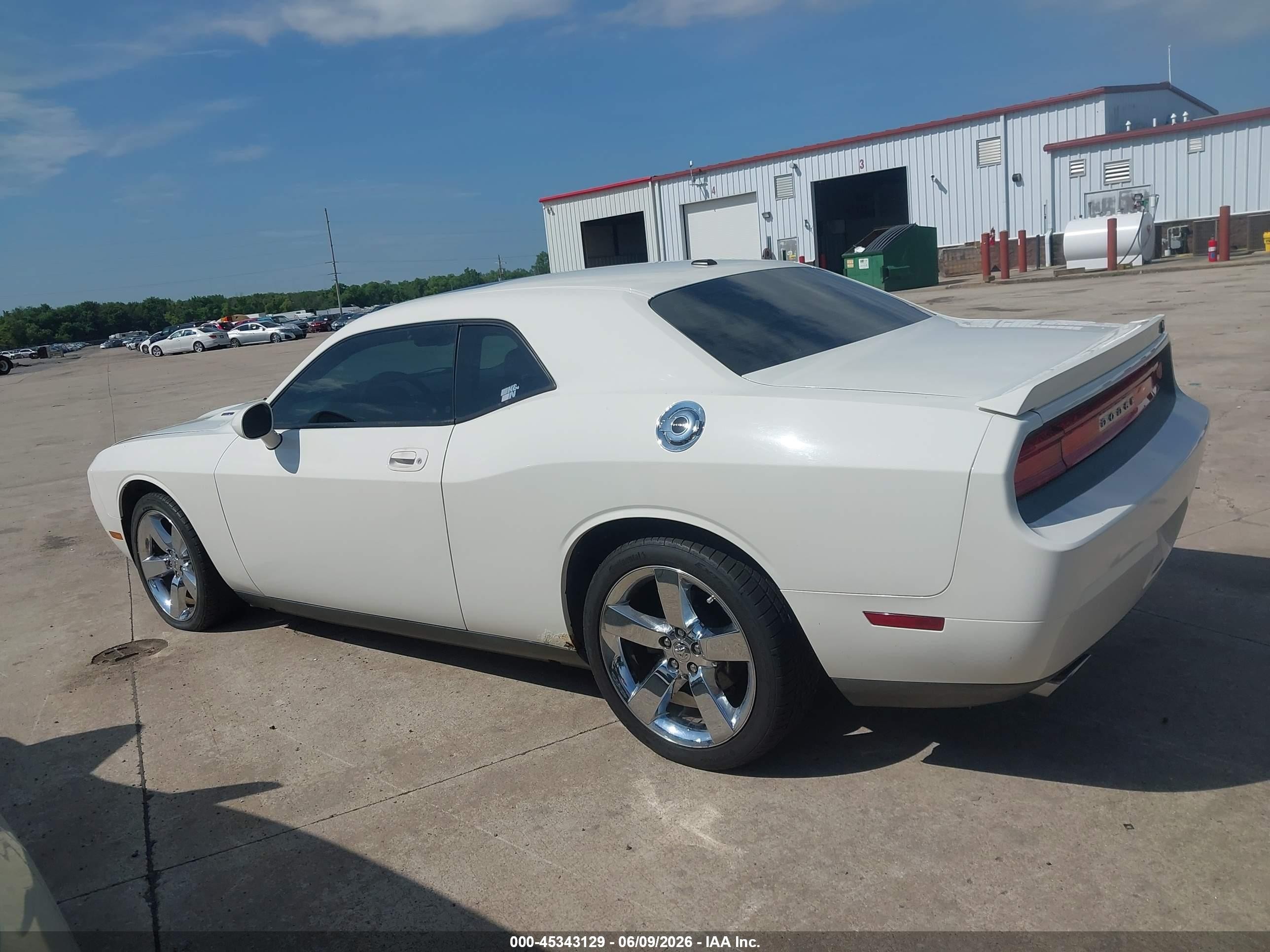 2009 Dodge Challenger R/t White vin: 2B3LJ54T79H579946
