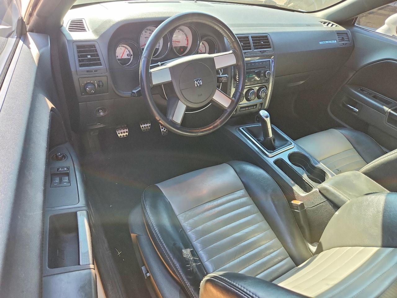2009 Dodge Challenger R/t White vin: 2B3LJ54T99H597879