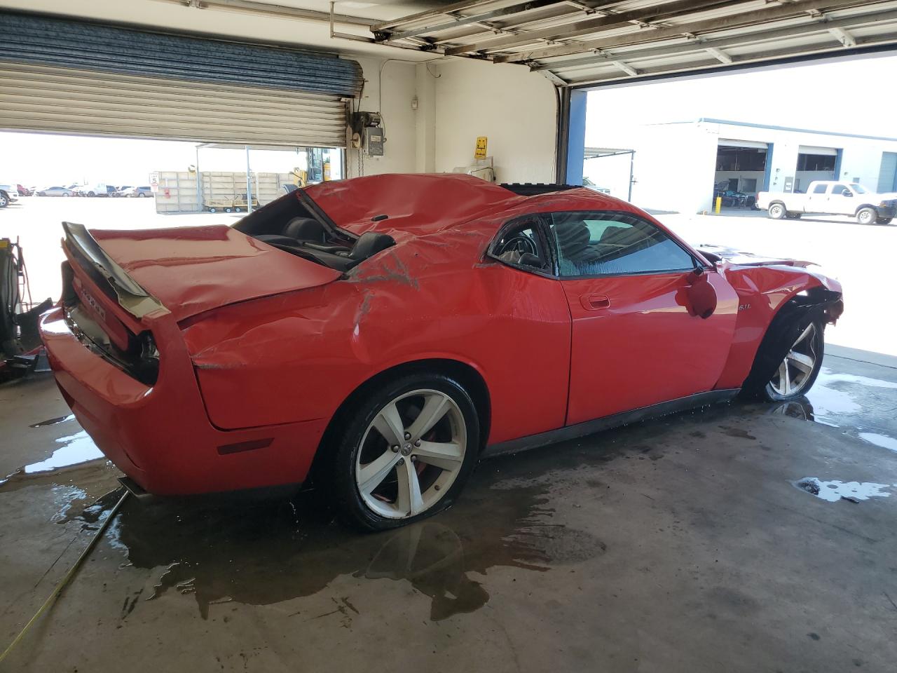 2009 Dodge Challenger Srt-8 Red vin: 2B3LJ74W79H570637 Damage: Right Qtr Glass, Broken, Replacement Required