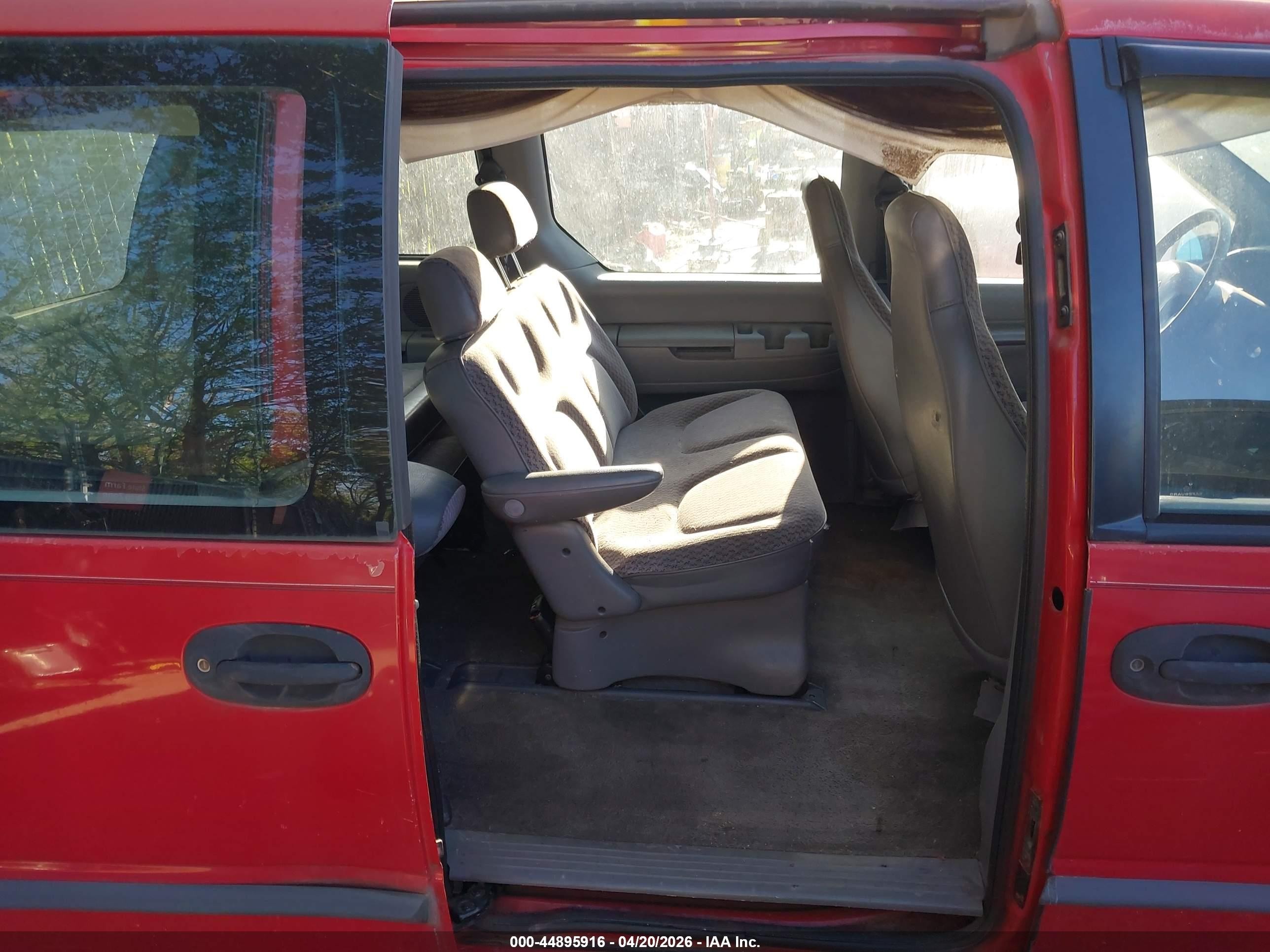 1999 Dodge Caravan   Red vin: 2B4FP2530XR169937