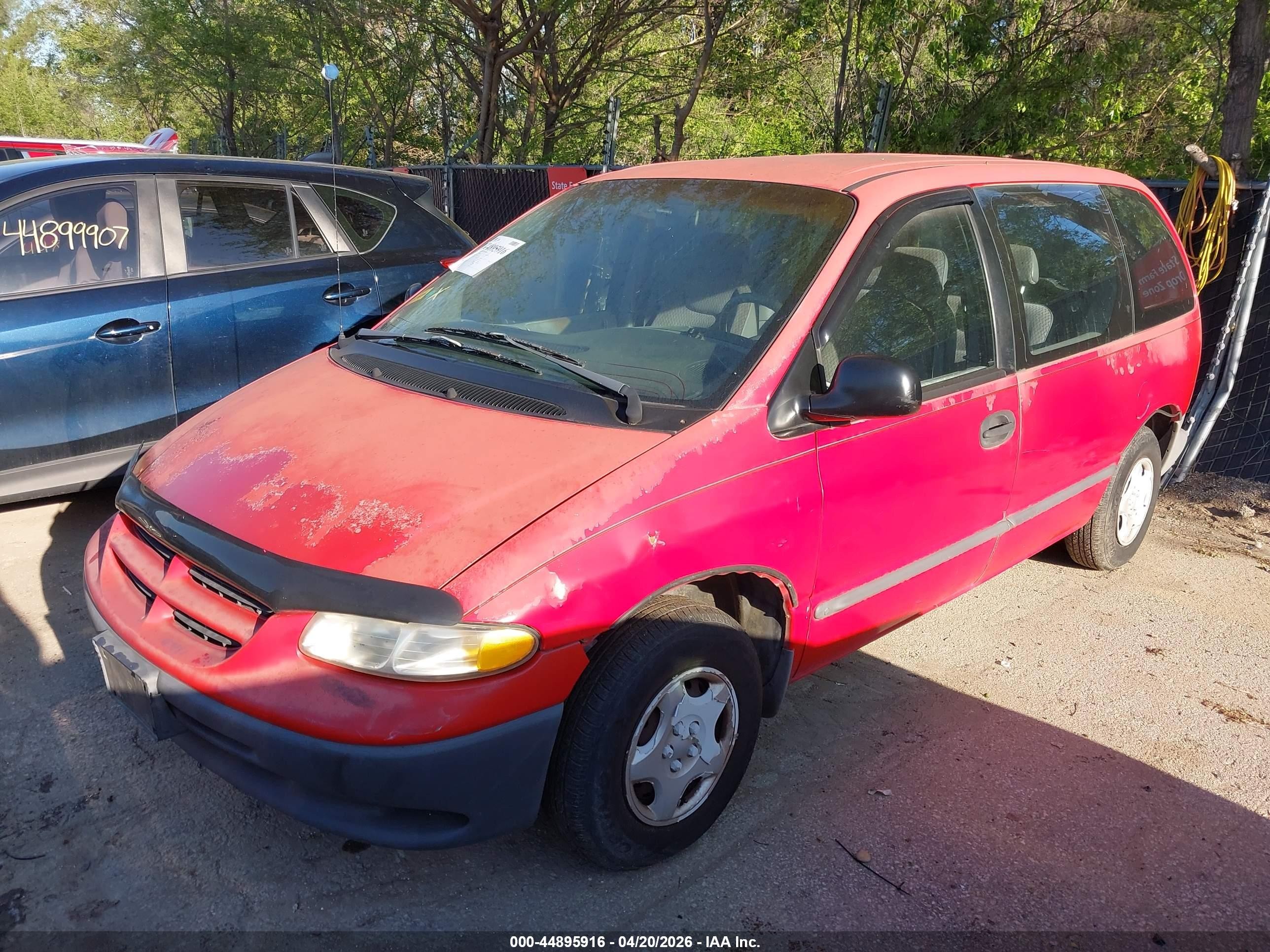 1999 Dodge Caravan   Red vin: 2B4FP2530XR169937