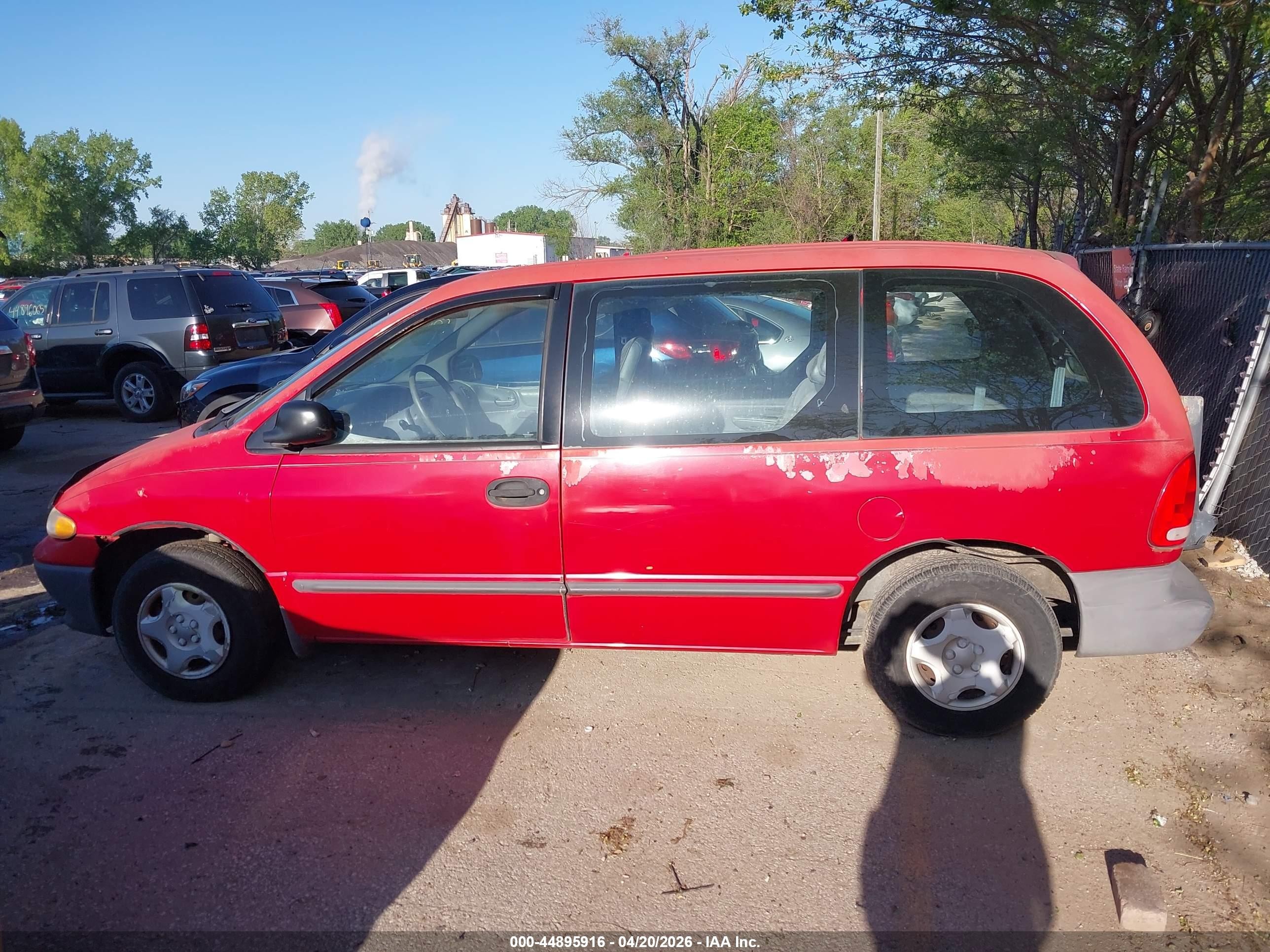 1999 Dodge Caravan   Red vin: 2B4FP2530XR169937