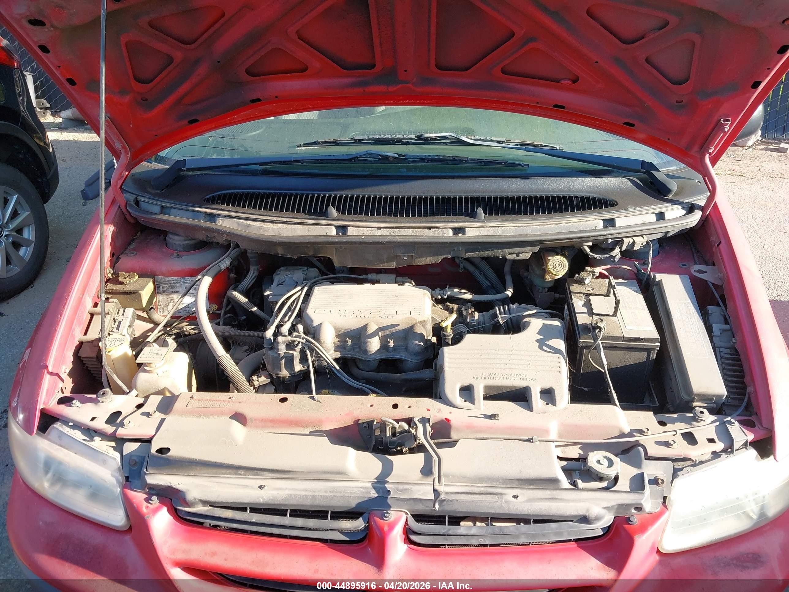 1999 Dodge Caravan   Red vin: 2B4FP2530XR169937