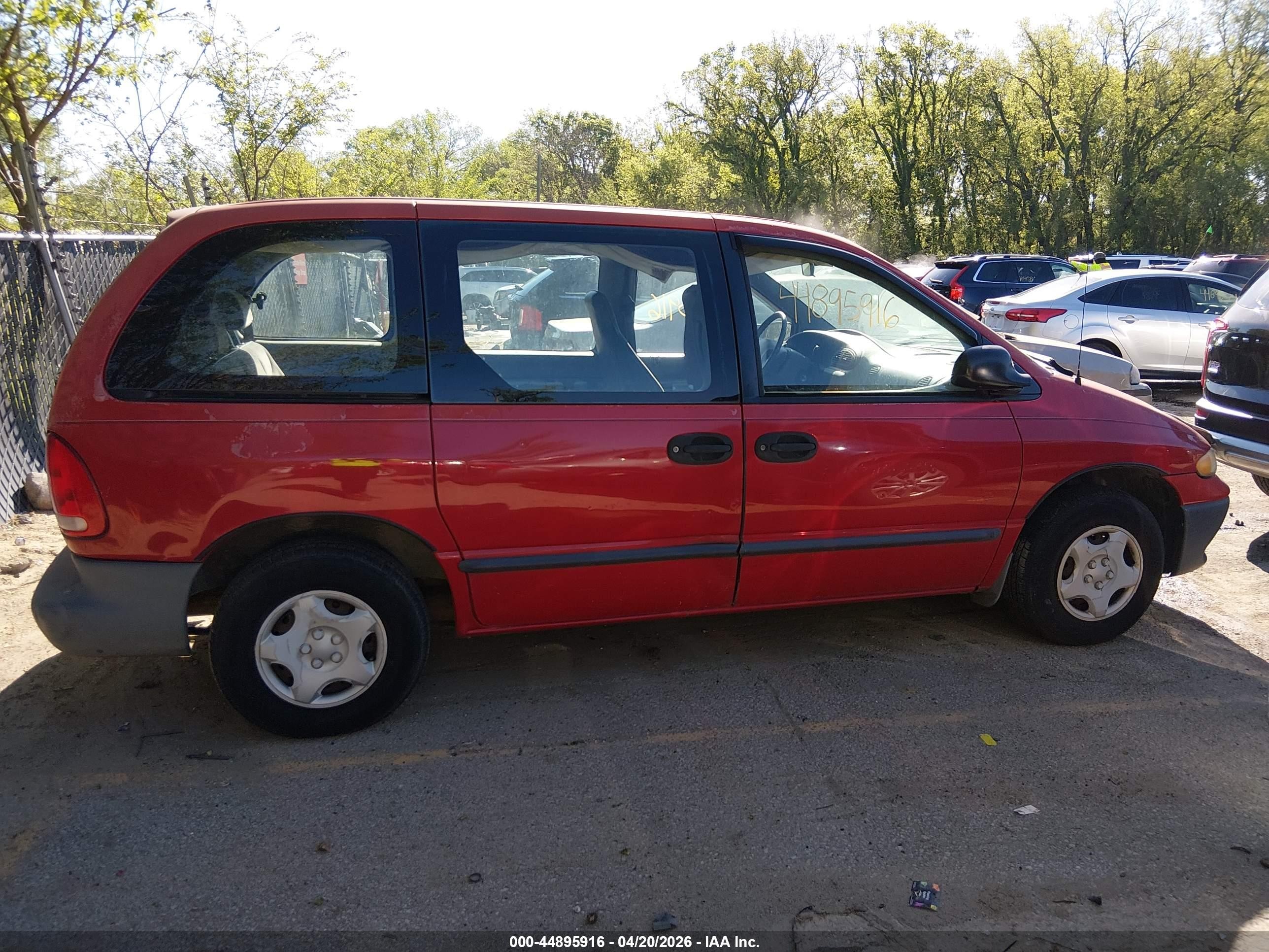 1999 Dodge Caravan   Red vin: 2B4FP2530XR169937