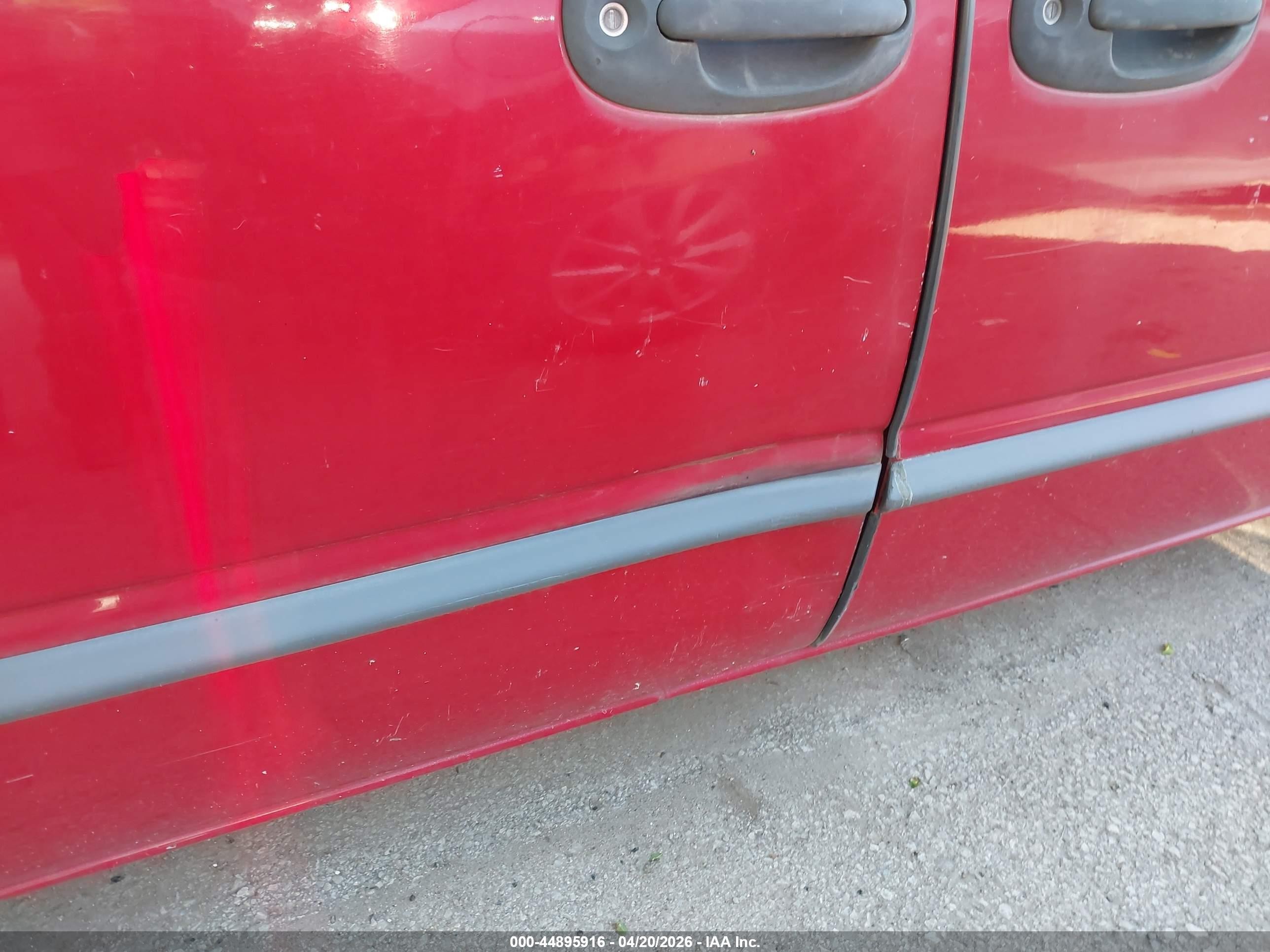 1999 Dodge Caravan   Red vin: 2B4FP2530XR169937