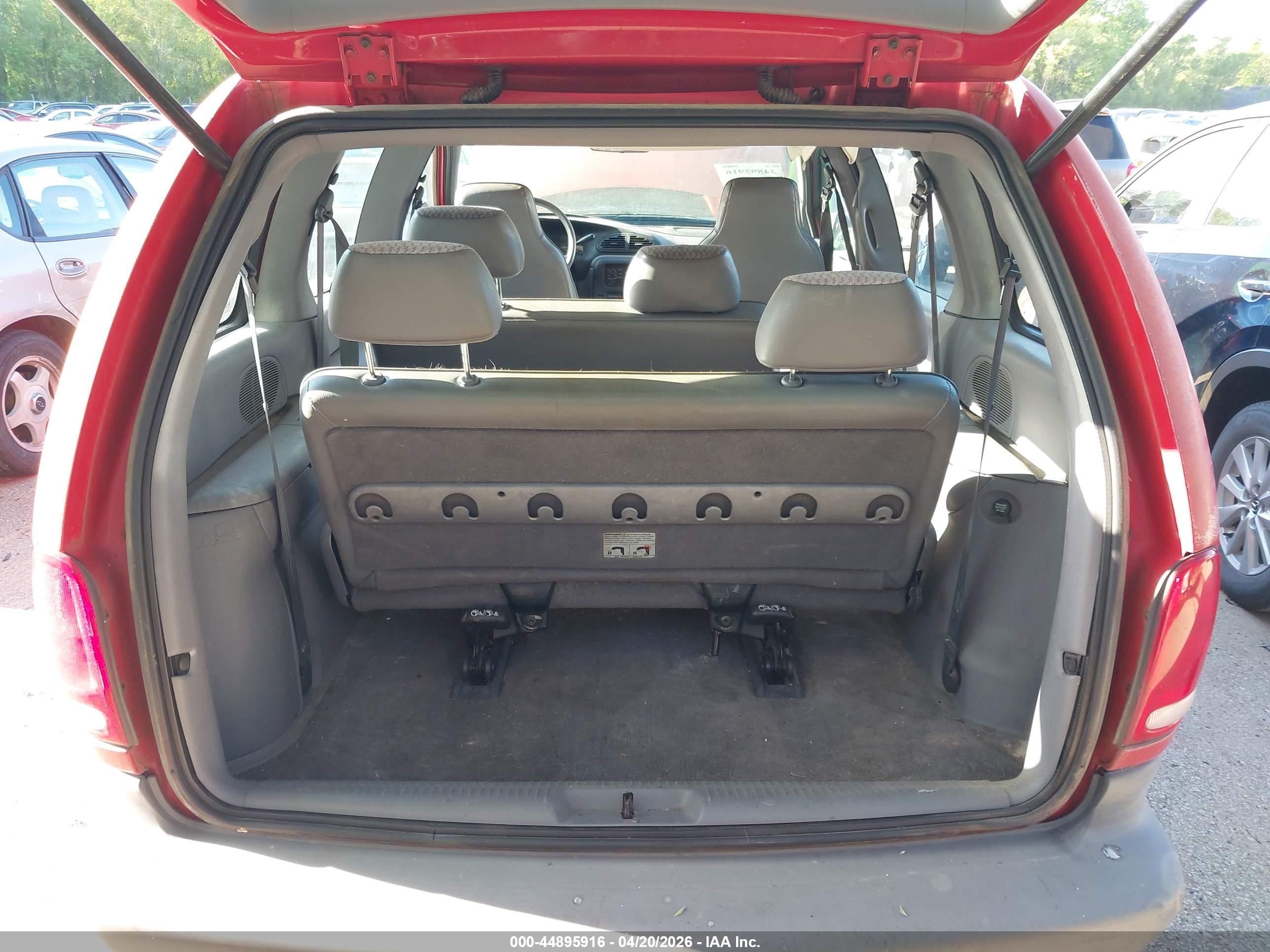 1999 Dodge Caravan   Red vin: 2B4FP2530XR169937