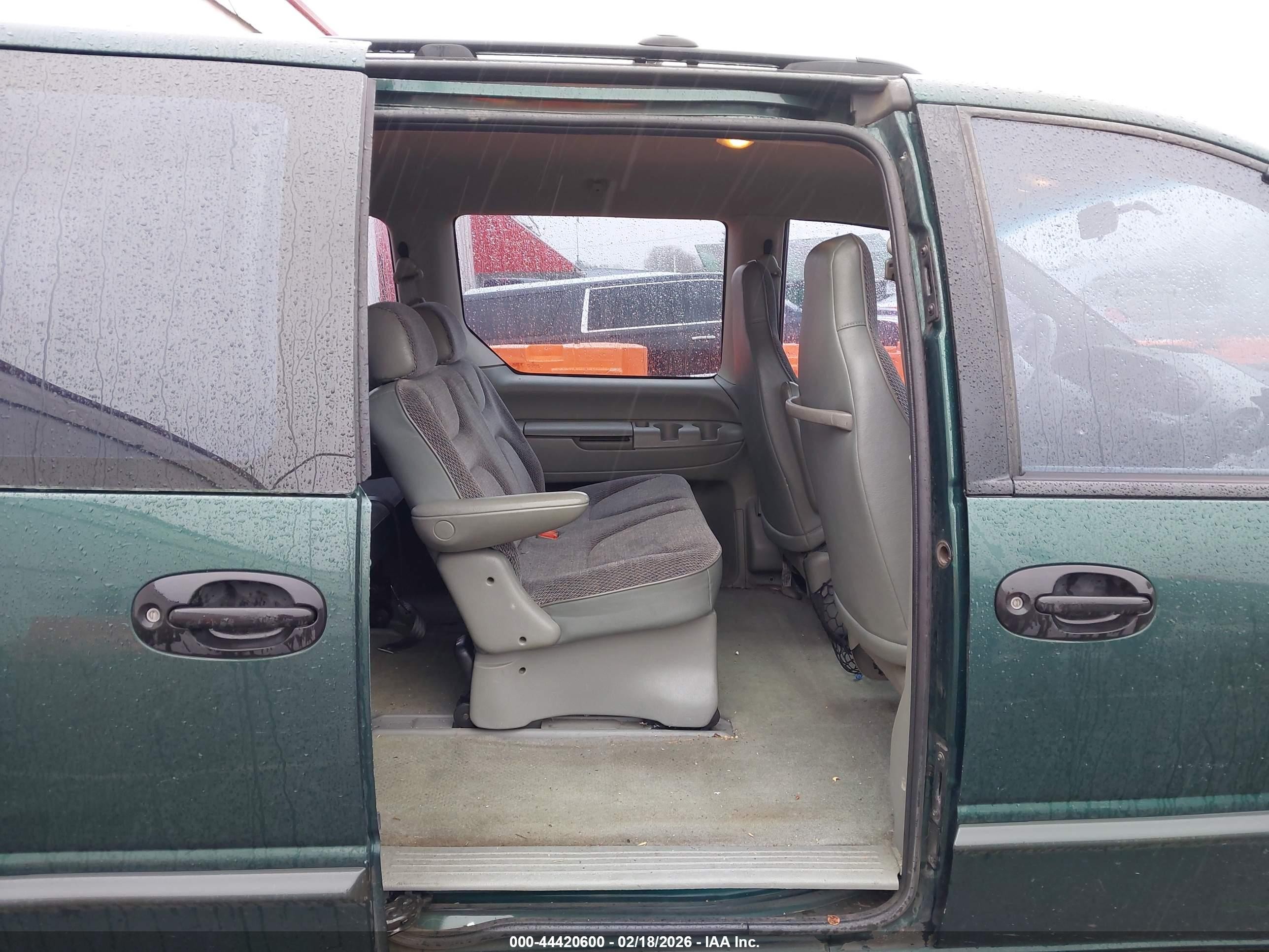 1997 Dodge Caravan   Green vin: 2B4FP2533VR407843