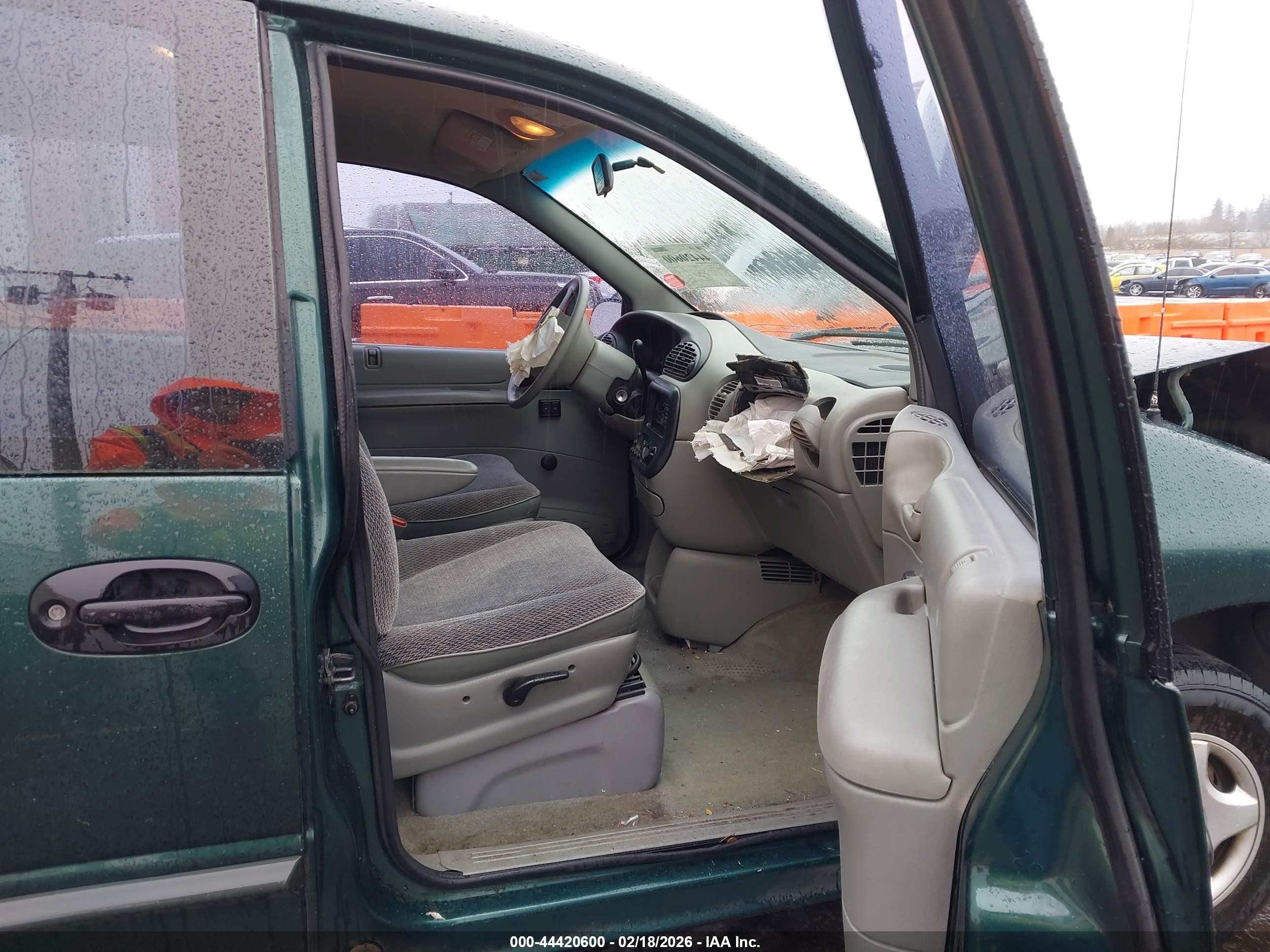 1997 Dodge Caravan   Green vin: 2B4FP2533VR407843