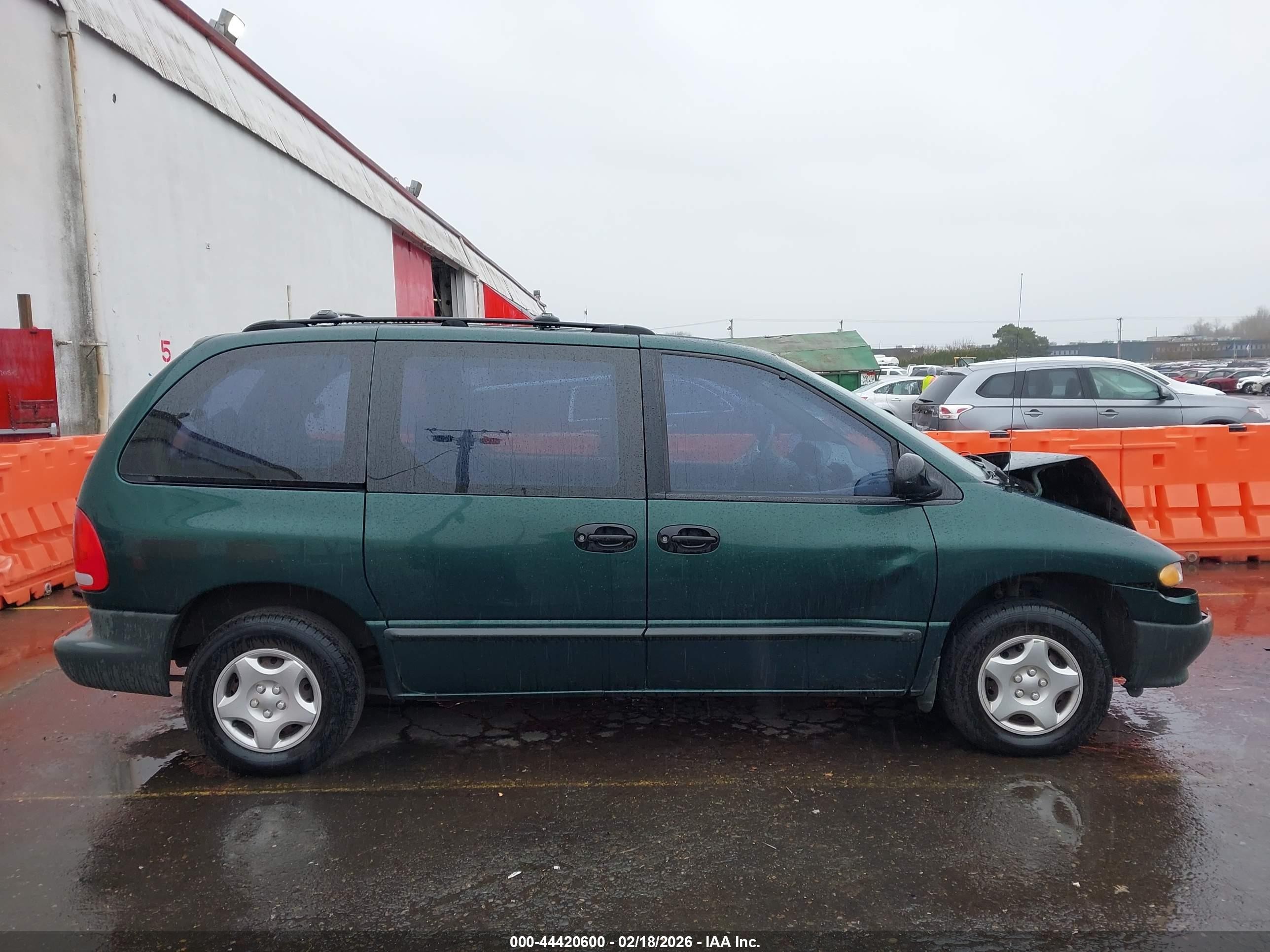 1997 Dodge Caravan   Green vin: 2B4FP2533VR407843