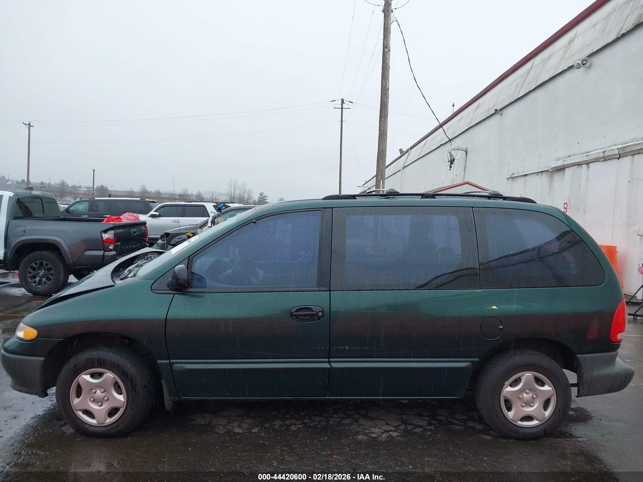 1997 Dodge Caravan   Green vin: 2B4FP2533VR407843