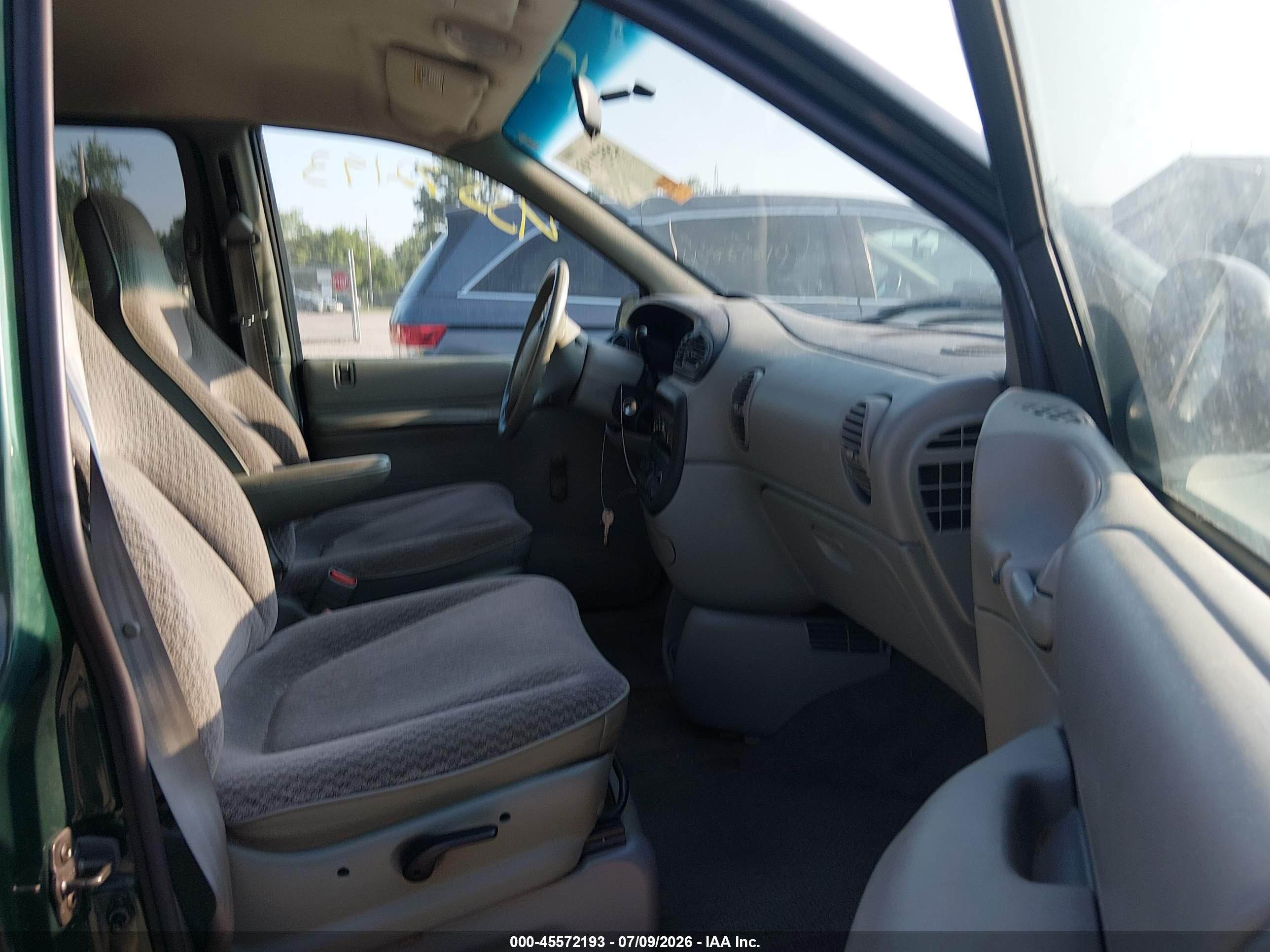 1998 Dodge Caravan   Зеленый vin: 2B4FP2534WR732504
