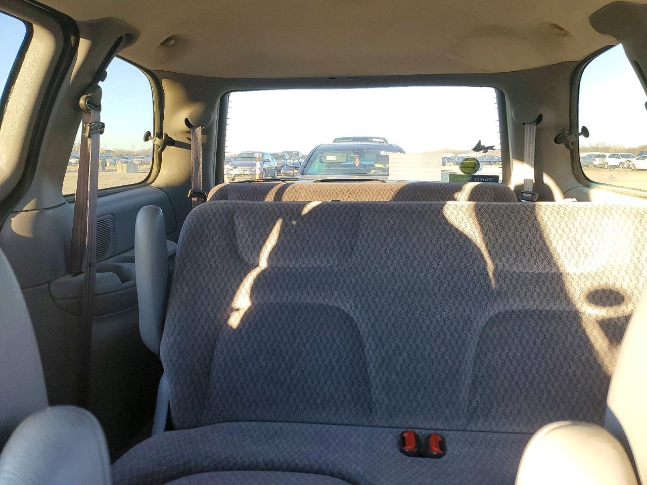 1998 Dodge Caravan White vin: 2B4FP2536WR547791