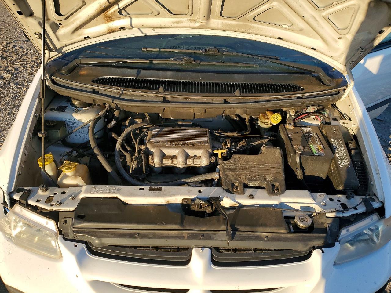 1998 Dodge Caravan White vin: 2B4FP2536WR547791