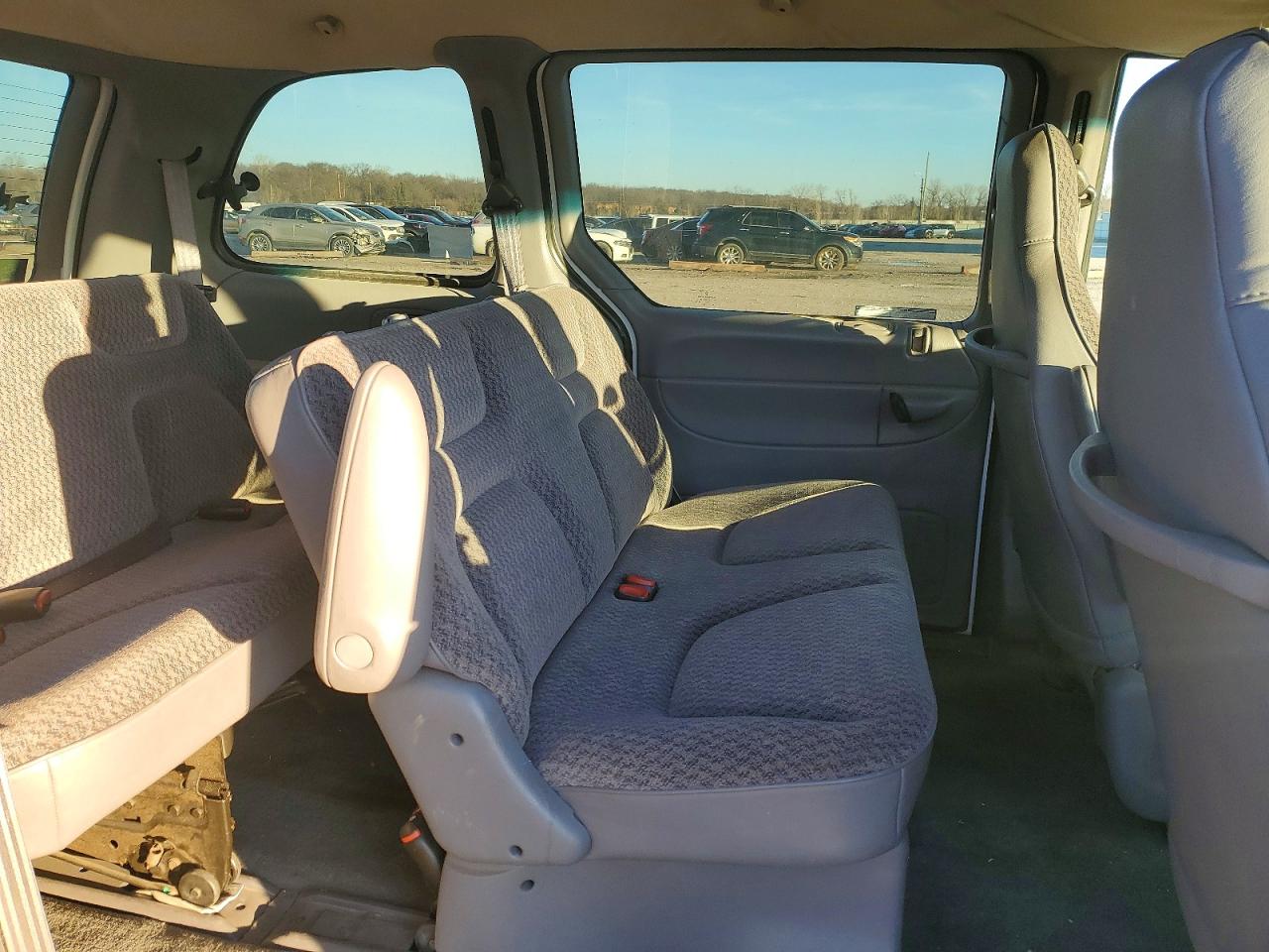 1998 Dodge Caravan White vin: 2B4FP2536WR547791
