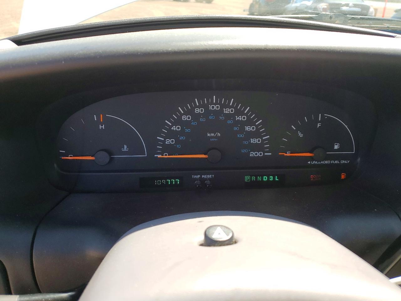 1999 Dodge Caravan White vin: 2B4FP2538XR448360