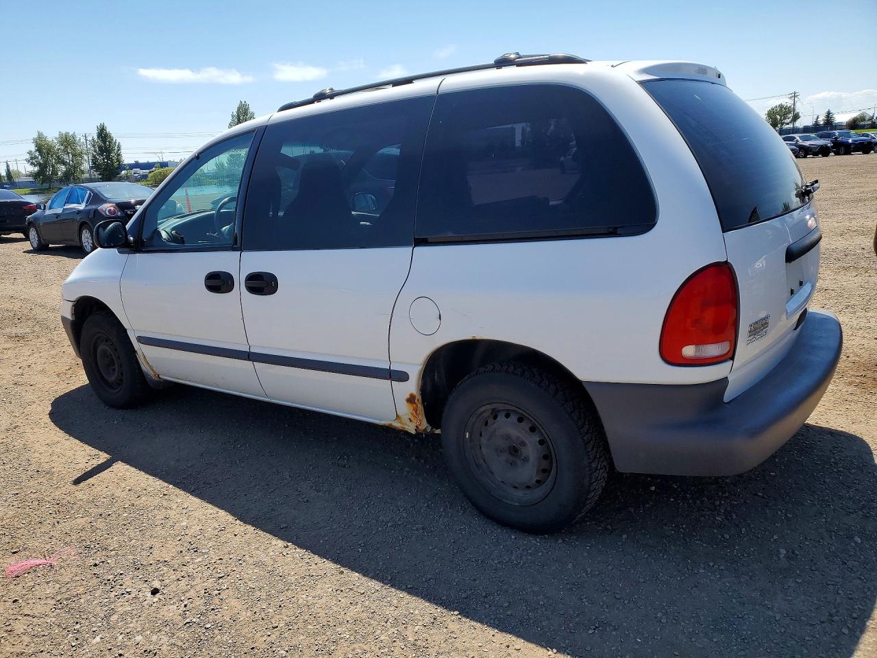 1999 Dodge Caravan White vin: 2B4FP2538XR448360