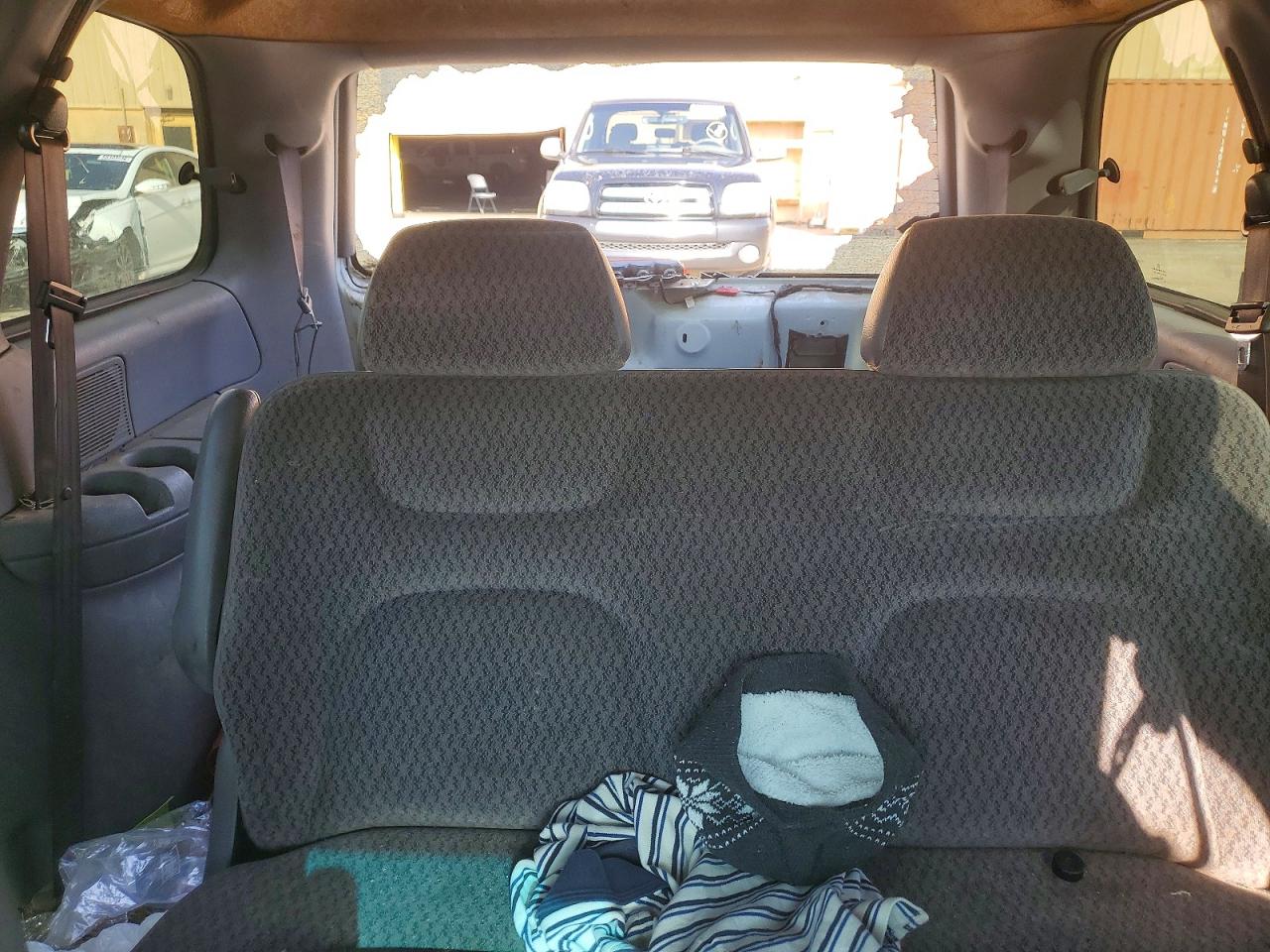 1999 Dodge Caravan White vin: 2B4FP25B0XR462213