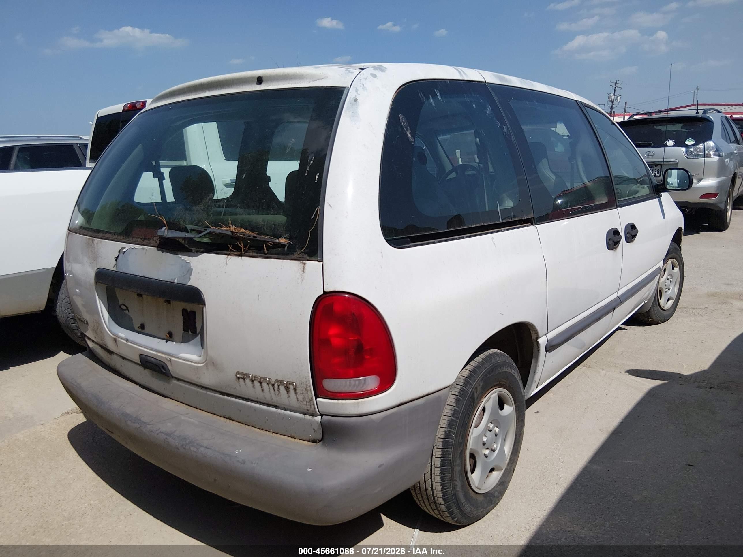 2000 Dodge Caravan   White vin: 2B4FP25B0YR682825