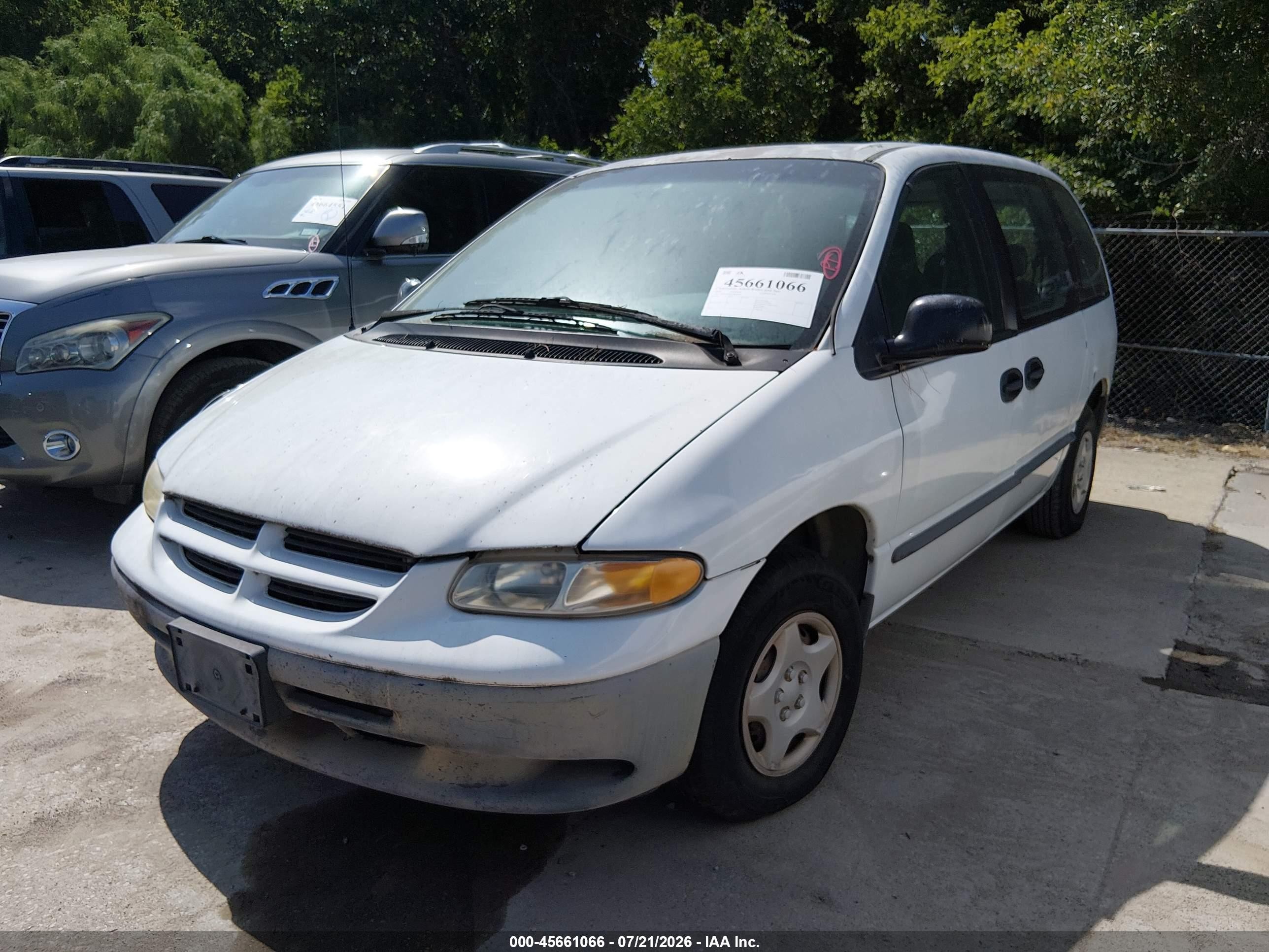 2000 Dodge Caravan   White vin: 2B4FP25B0YR682825