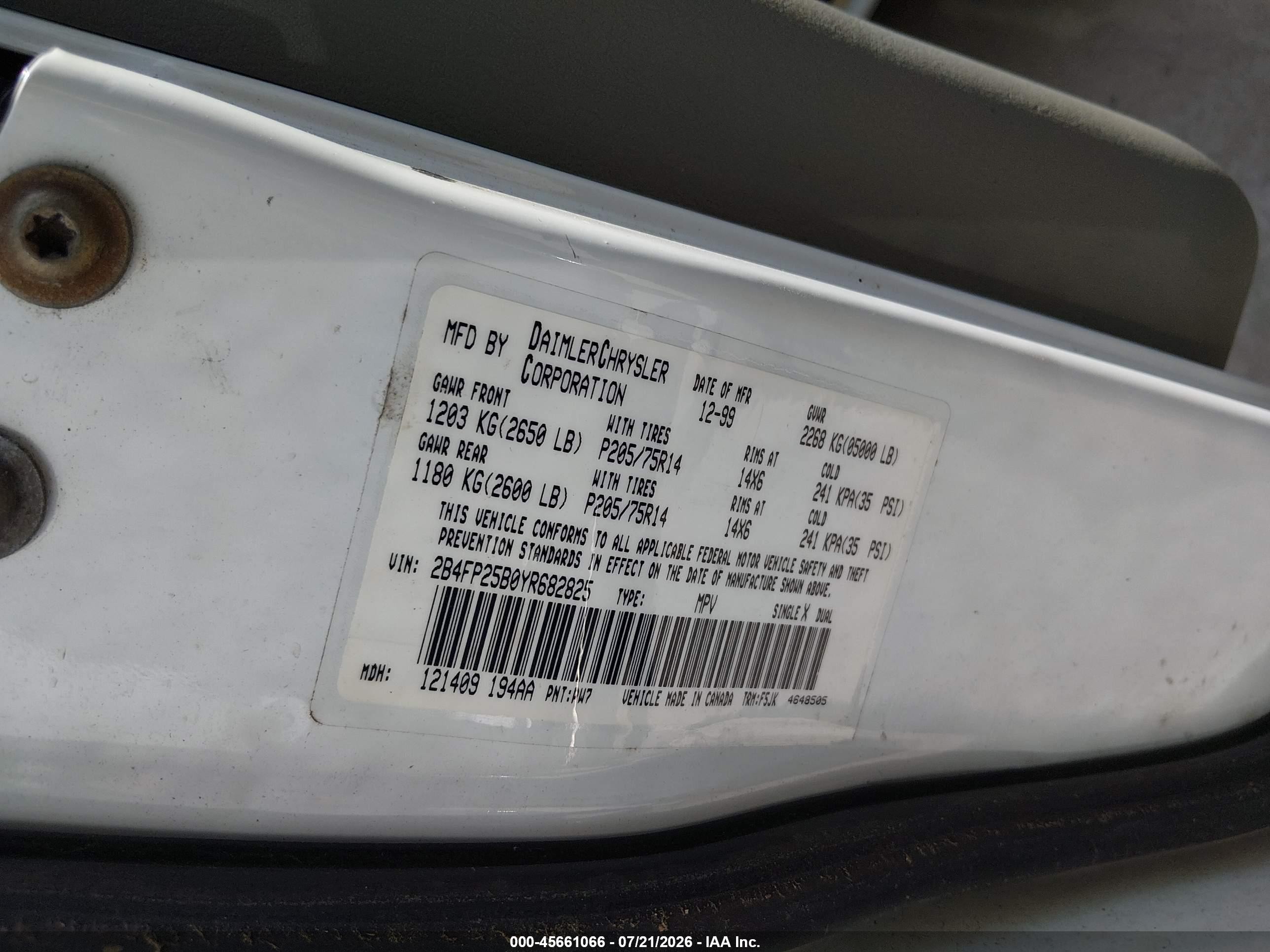 2000 Dodge Caravan   White vin: 2B4FP25B0YR682825