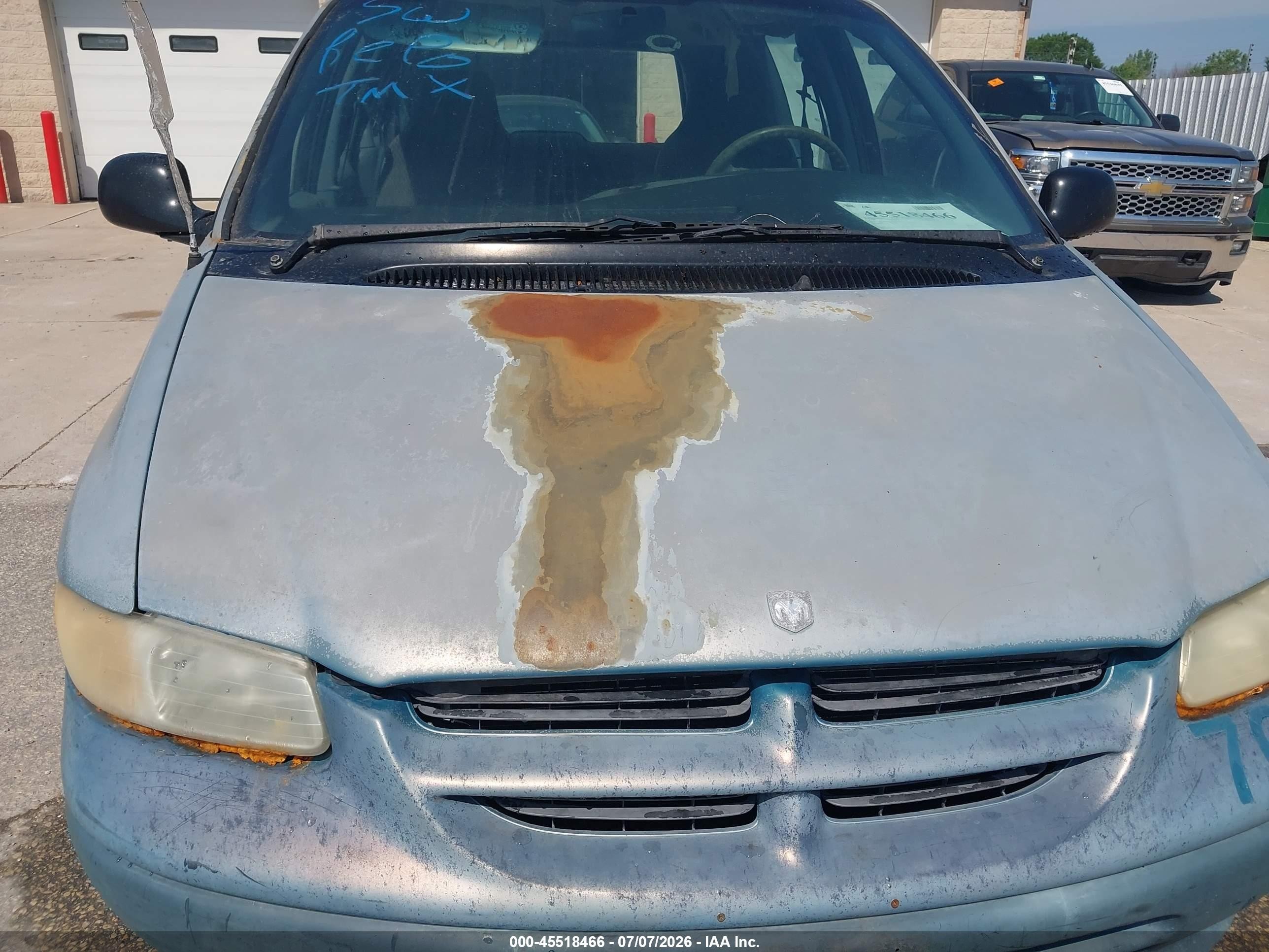 1998 Dodge Caravan   Blue vin: 2B4FP25B2WR500944