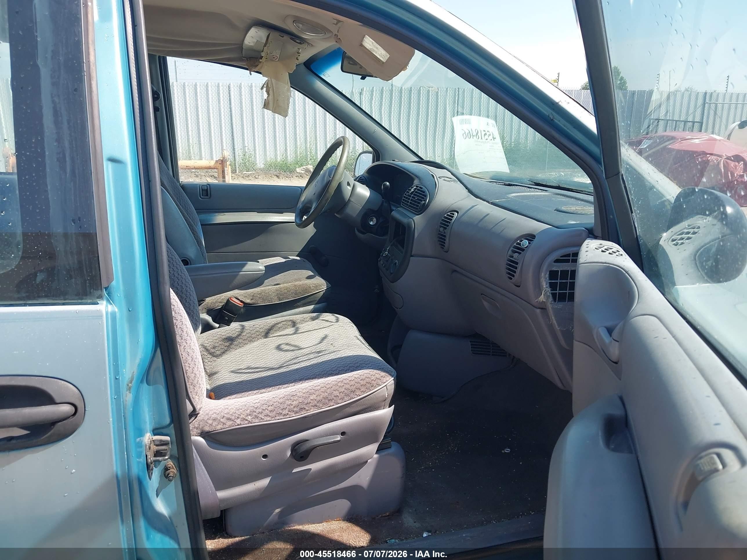 1998 Dodge Caravan   Blue vin: 2B4FP25B2WR500944