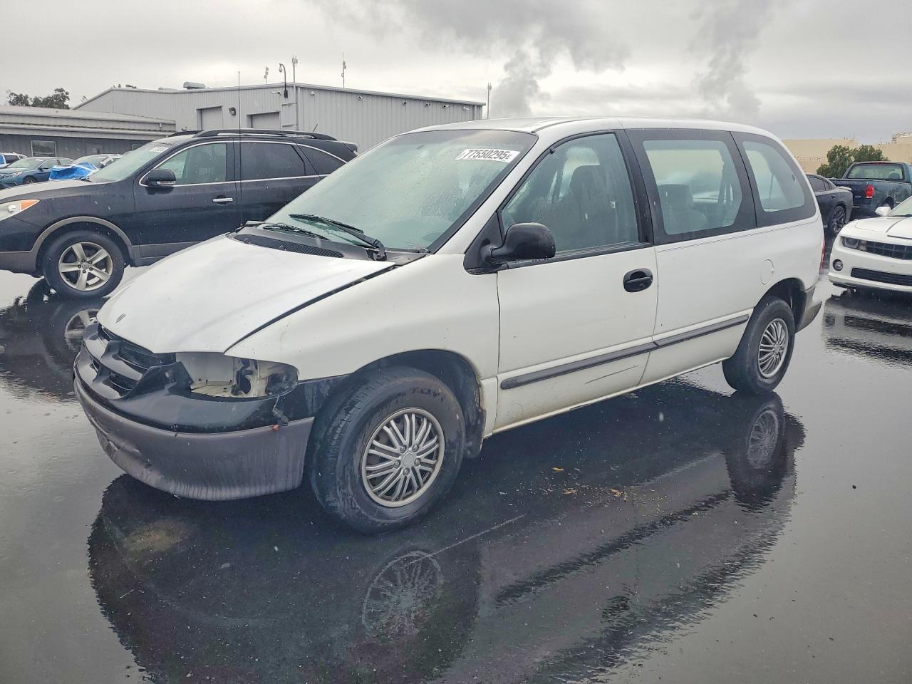 1999 Dodge Caravan White vin: 2B4FP25B3XR293224