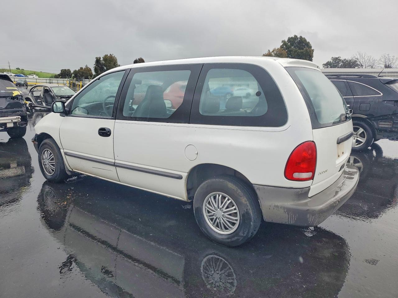 1999 Dodge Caravan White vin: 2B4FP25B3XR293224