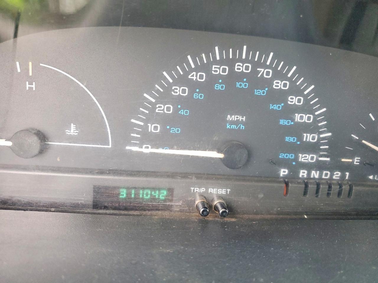 1999 Dodge Caravan White vin: 2B4FP25B3XR293224