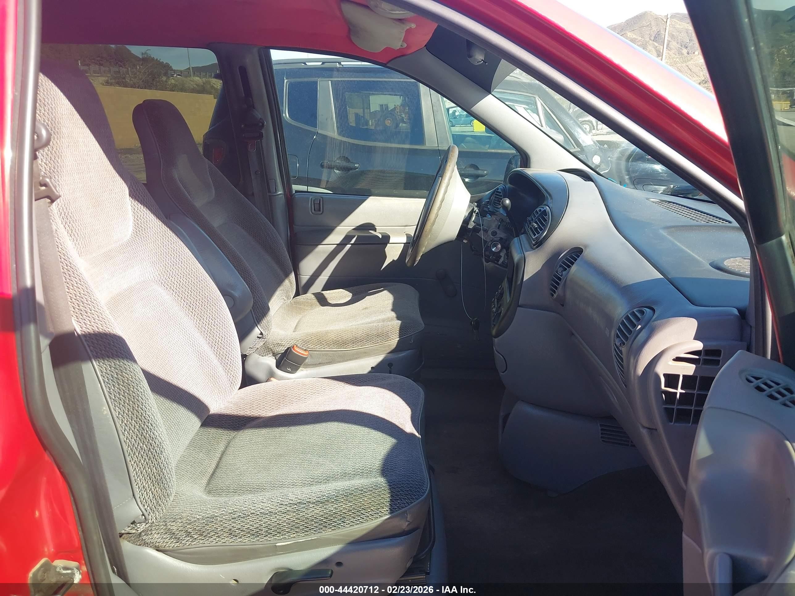 1999 Dodge Caravan   Red vin: 2B4FP25B4XR195223