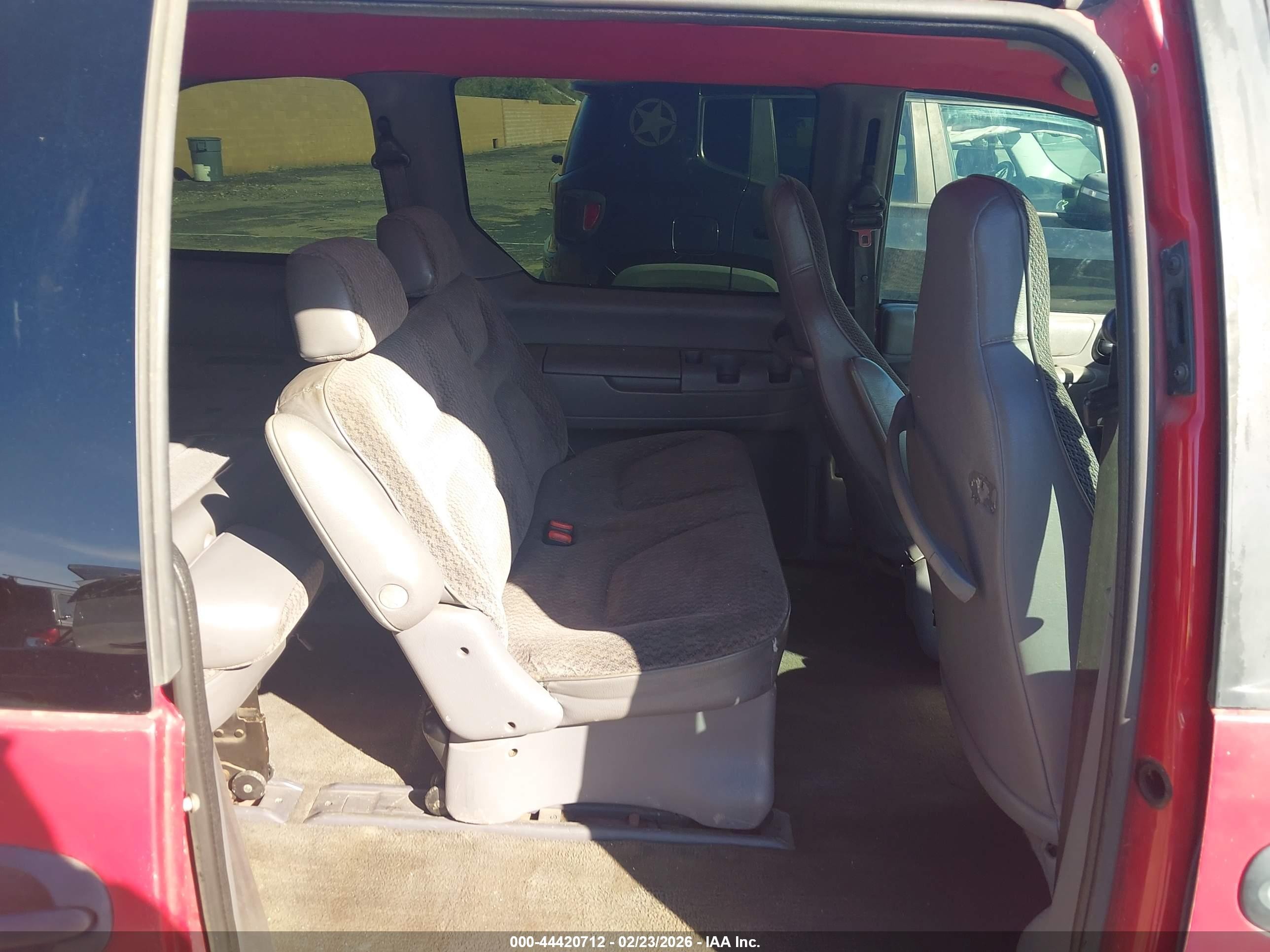 1999 Dodge Caravan   Red vin: 2B4FP25B4XR195223