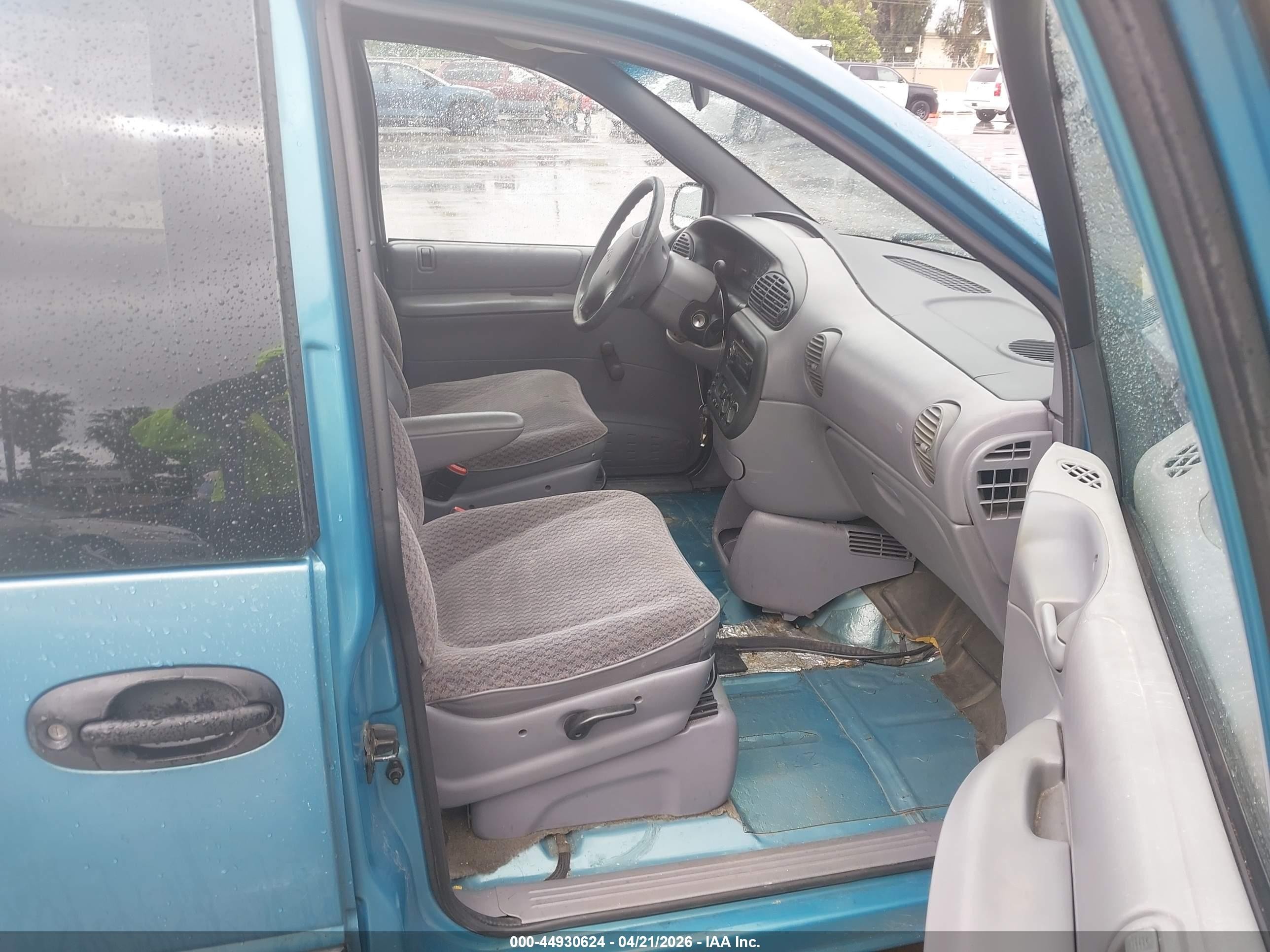 1998 Dodge Caravan   Blue vin: 2B4FP25B5WR705934
