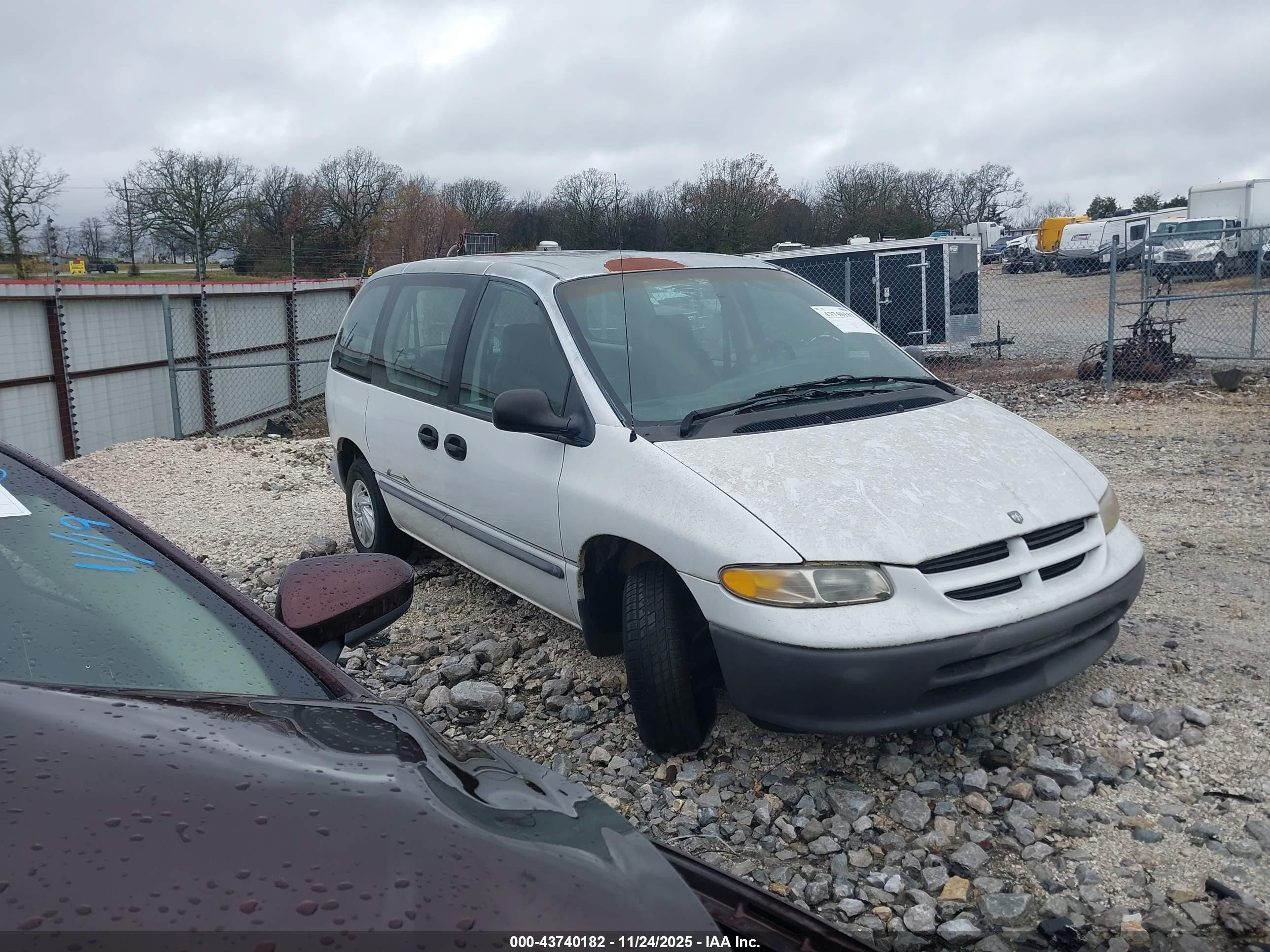 1997 Dodge Caravan   White vin: 2B4FP25B6VR102831