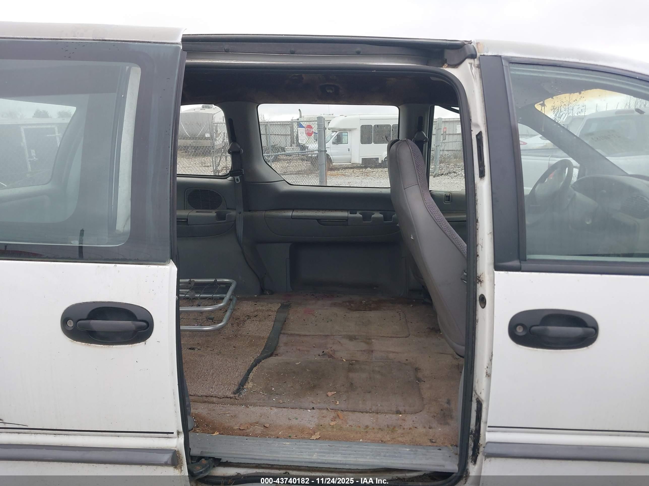 1997 Dodge Caravan   White vin: 2B4FP25B6VR102831