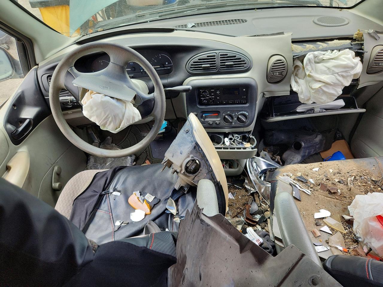 1998 Dodge Caravan Green vin: 2B4FP25B6WR764782