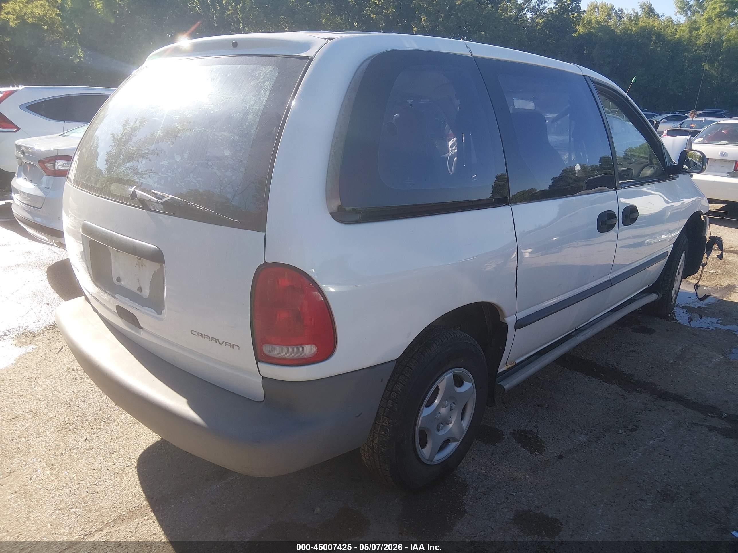 2000 Dodge Caravan   White vin: 2B4FP25B7YR699802
