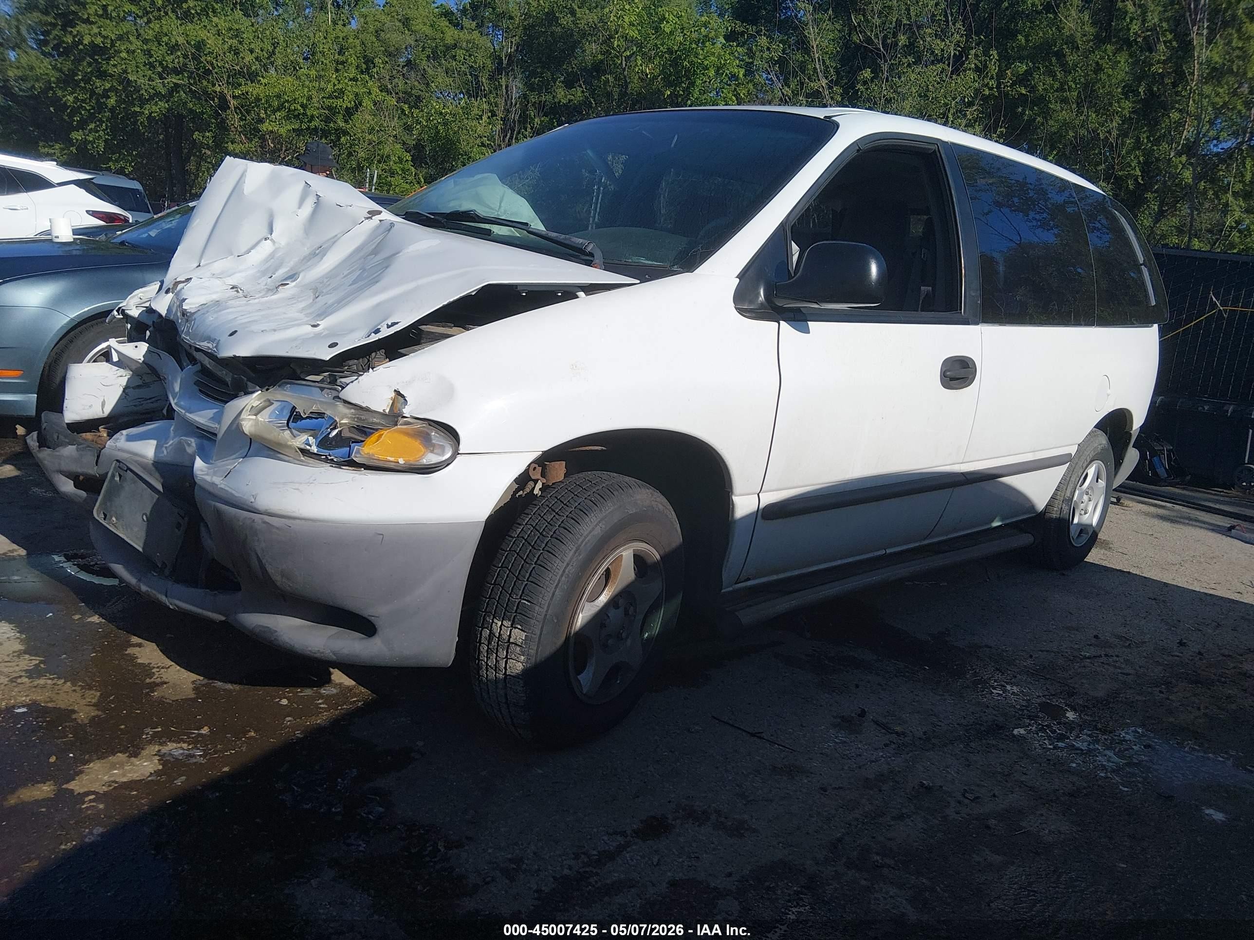 2000 Dodge Caravan   White vin: 2B4FP25B7YR699802