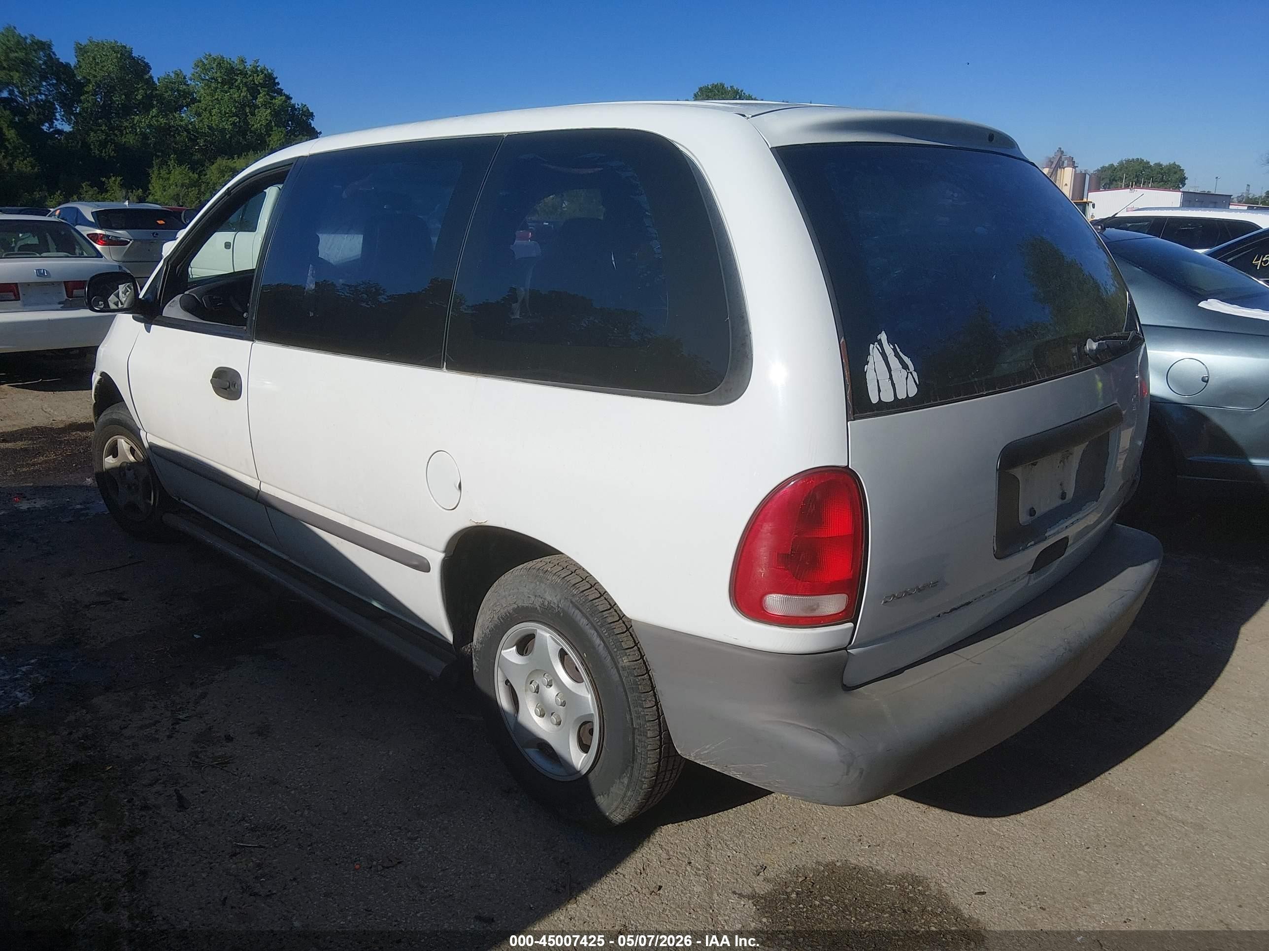 2000 Dodge Caravan   White vin: 2B4FP25B7YR699802