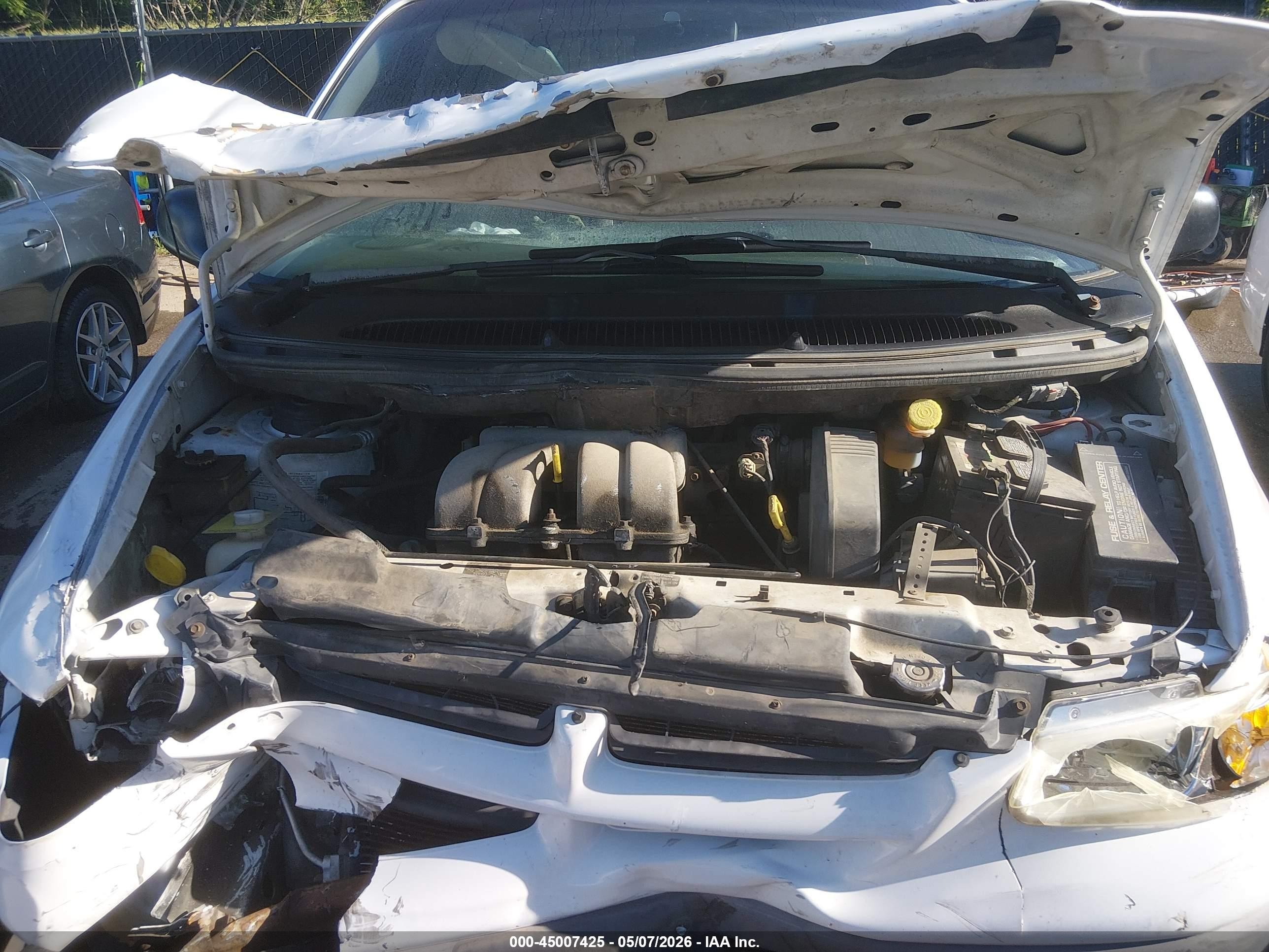 2000 Dodge Caravan   White vin: 2B4FP25B7YR699802