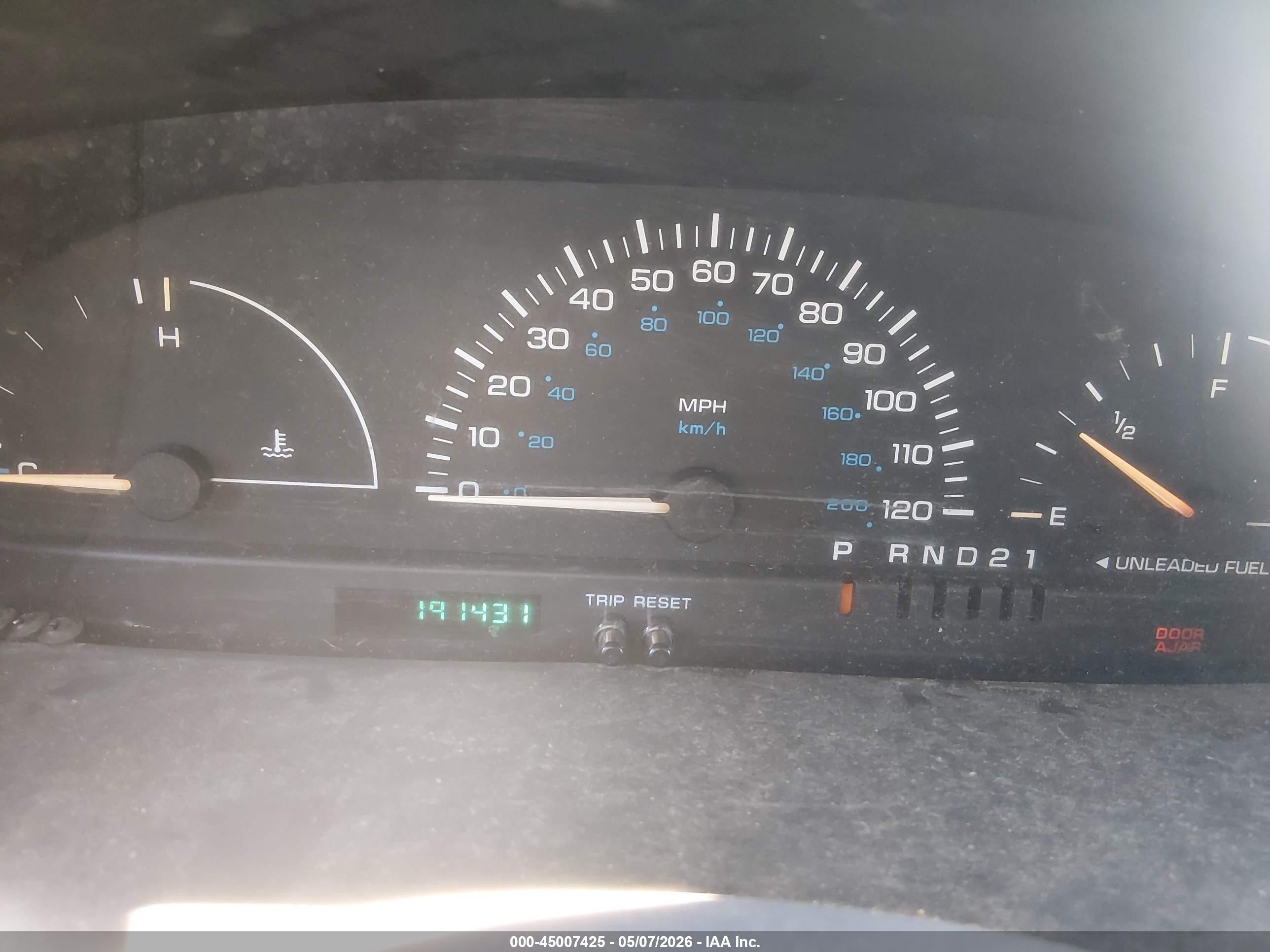 2000 Dodge Caravan   White vin: 2B4FP25B7YR699802