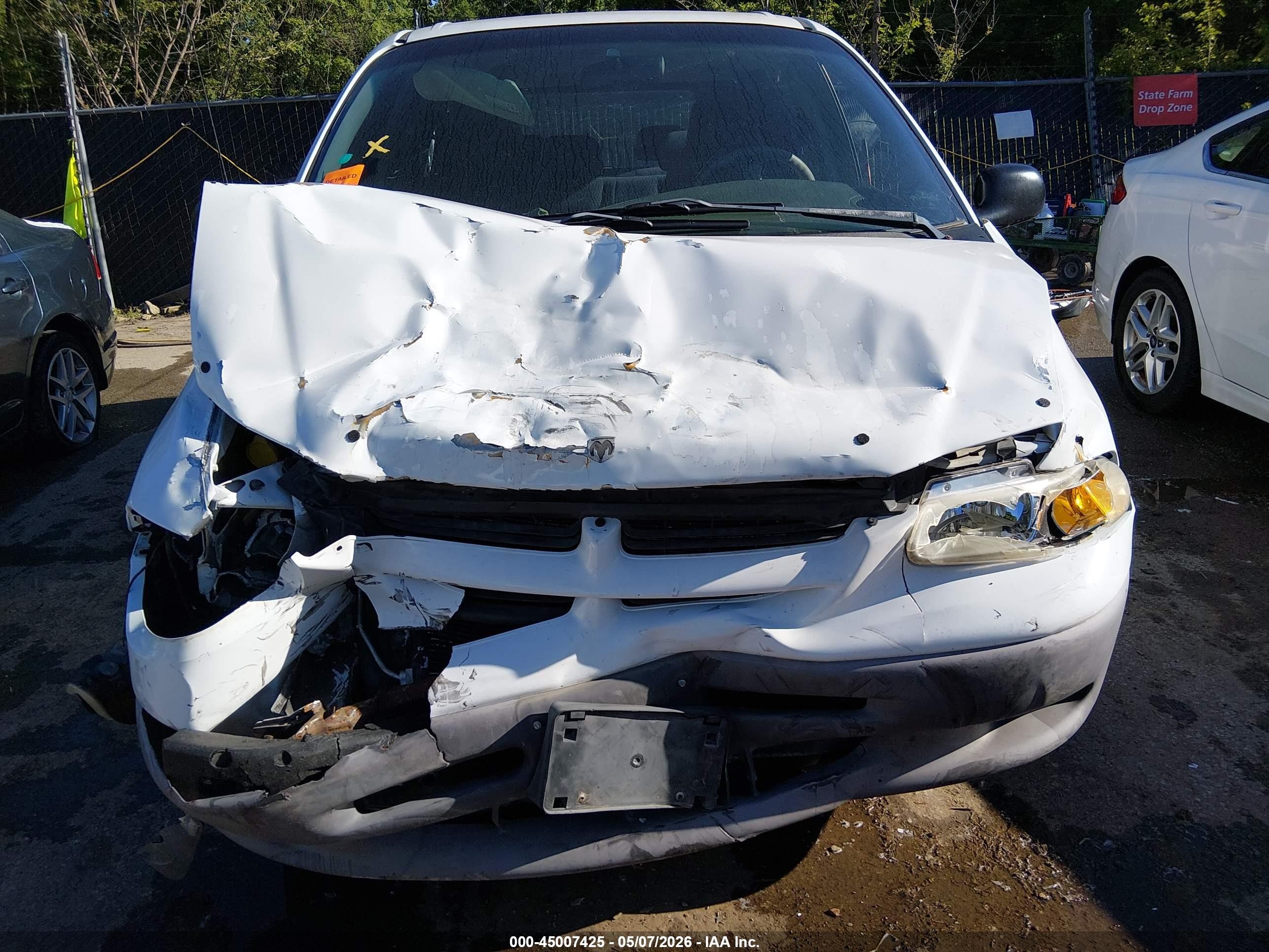 2000 Dodge Caravan   White vin: 2B4FP25B7YR699802