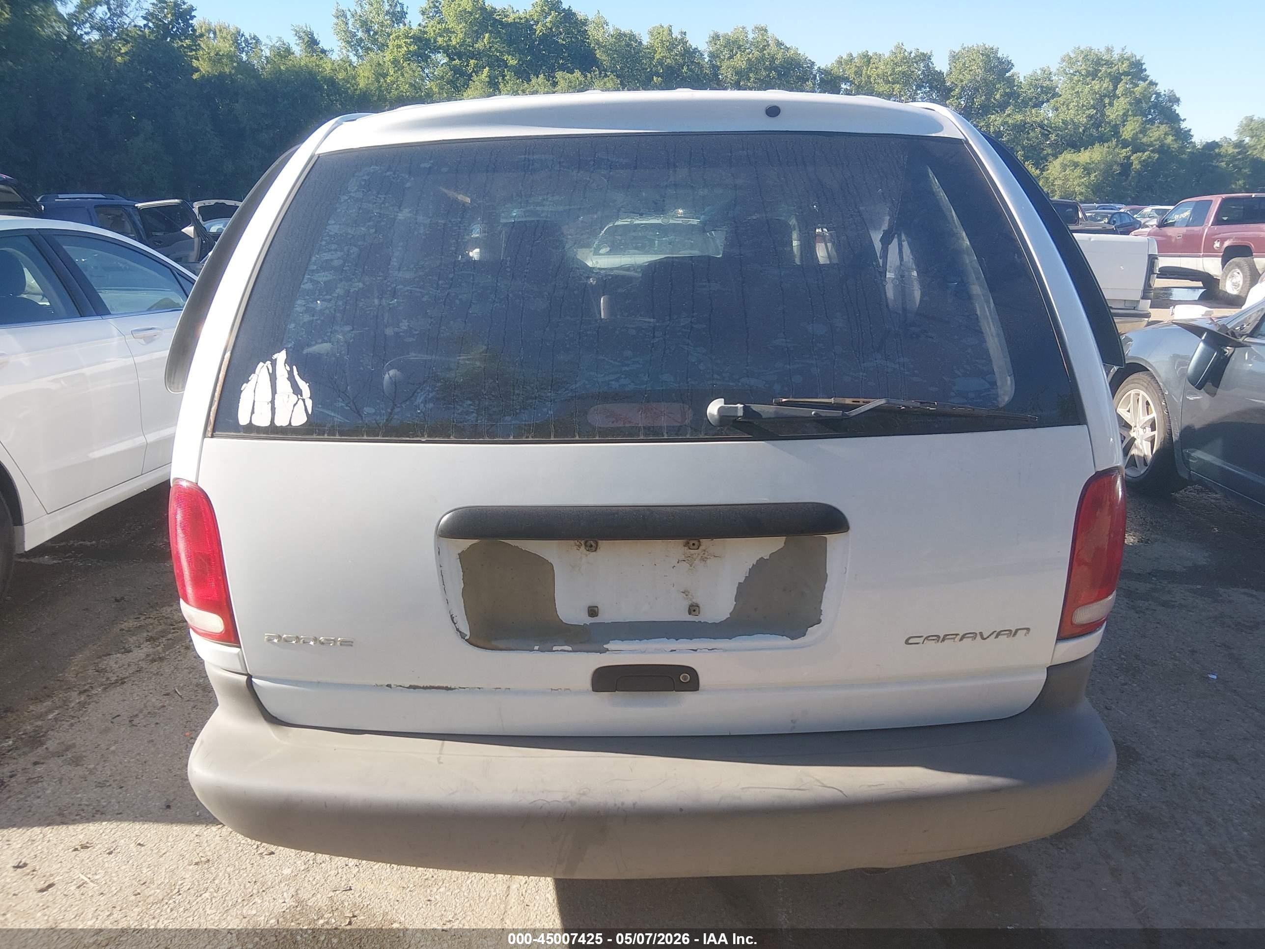 2000 Dodge Caravan   White vin: 2B4FP25B7YR699802