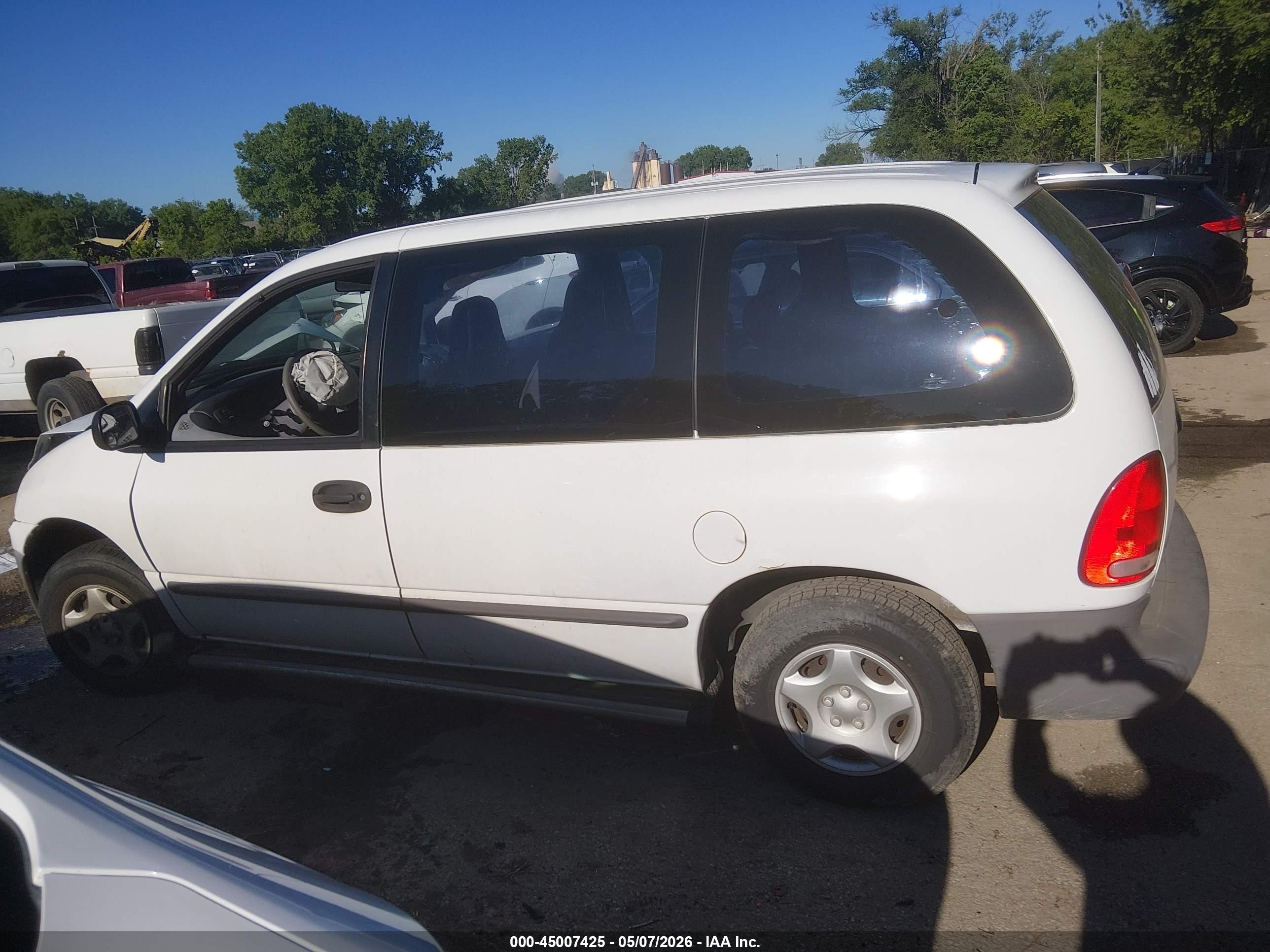 2000 Dodge Caravan   White vin: 2B4FP25B7YR699802