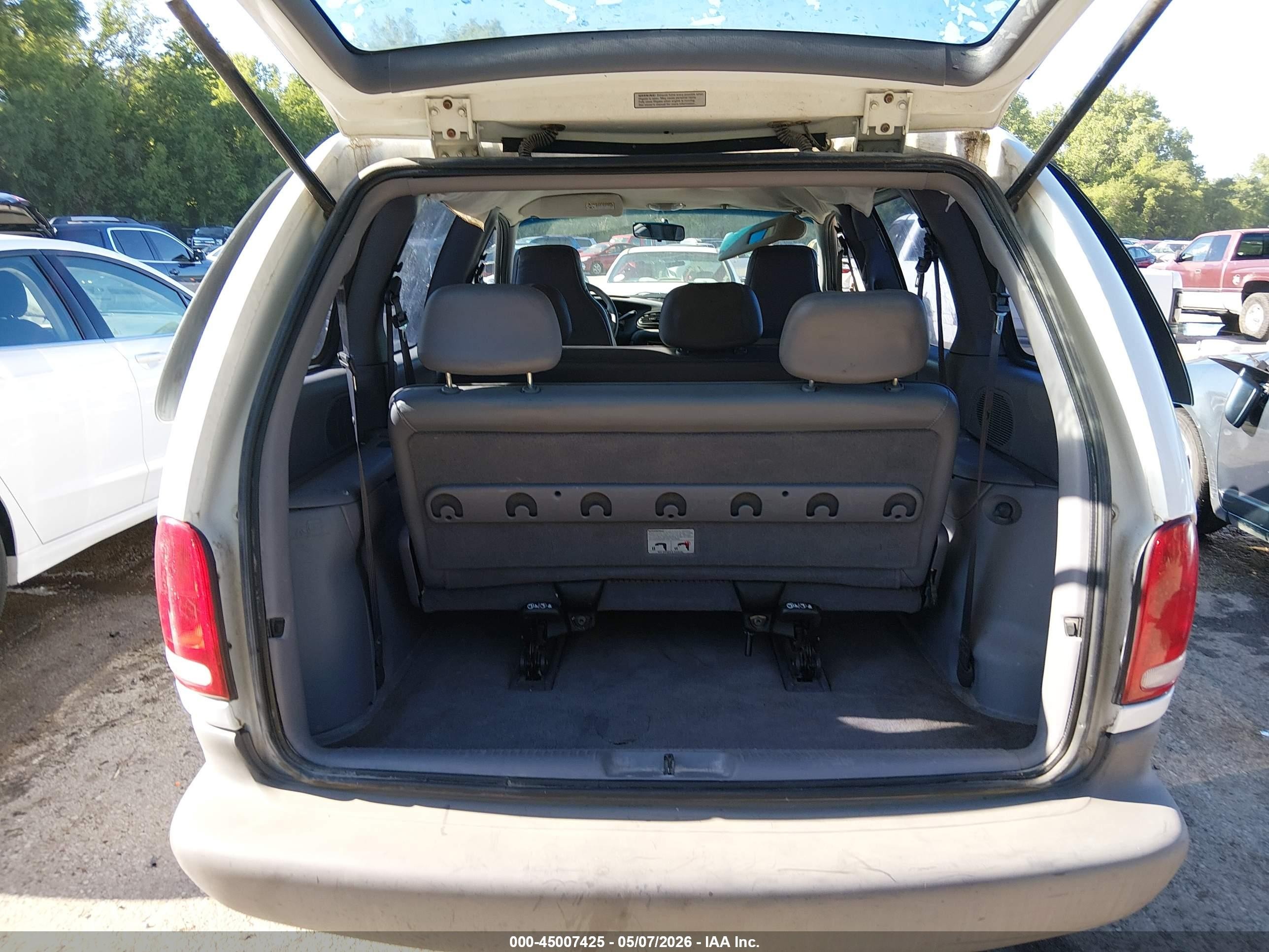 2000 Dodge Caravan   White vin: 2B4FP25B7YR699802